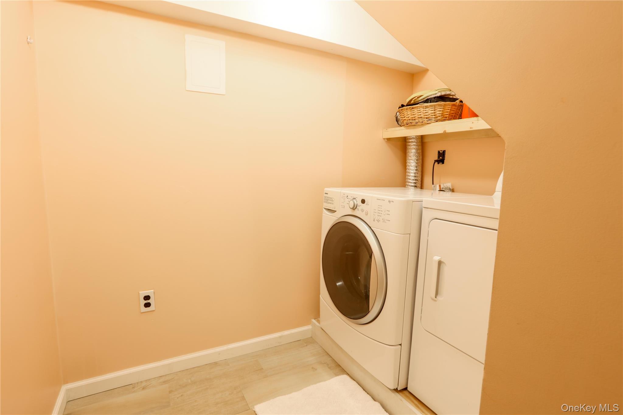 1553 Strawberry Road Property Photo 6