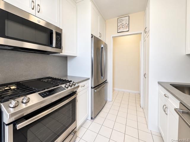 26910 Grand Central Parkway 15b Property Photo 11