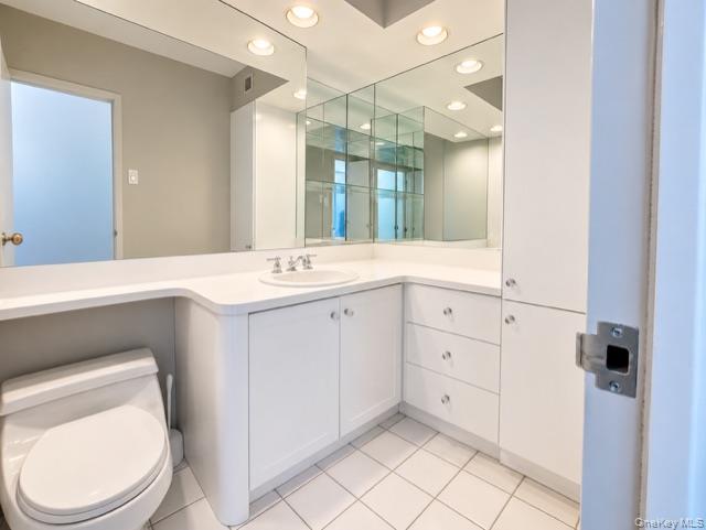 26910 Grand Central Parkway 15b Property Photo 13