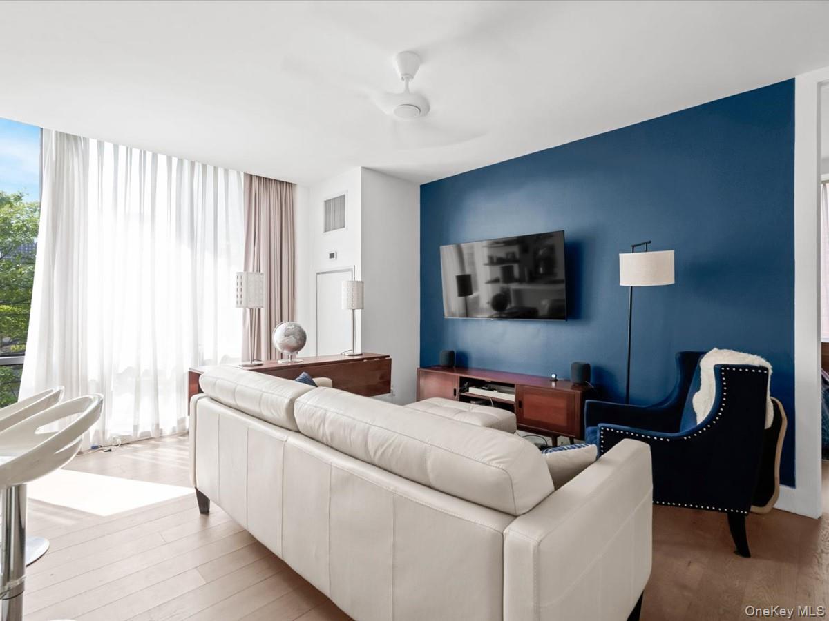 519 Borden Avenue 1h Property Photo 12
