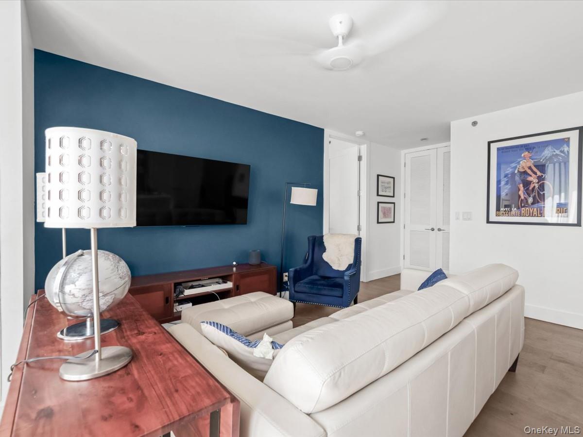 519 Borden Avenue 1h Property Photo 15