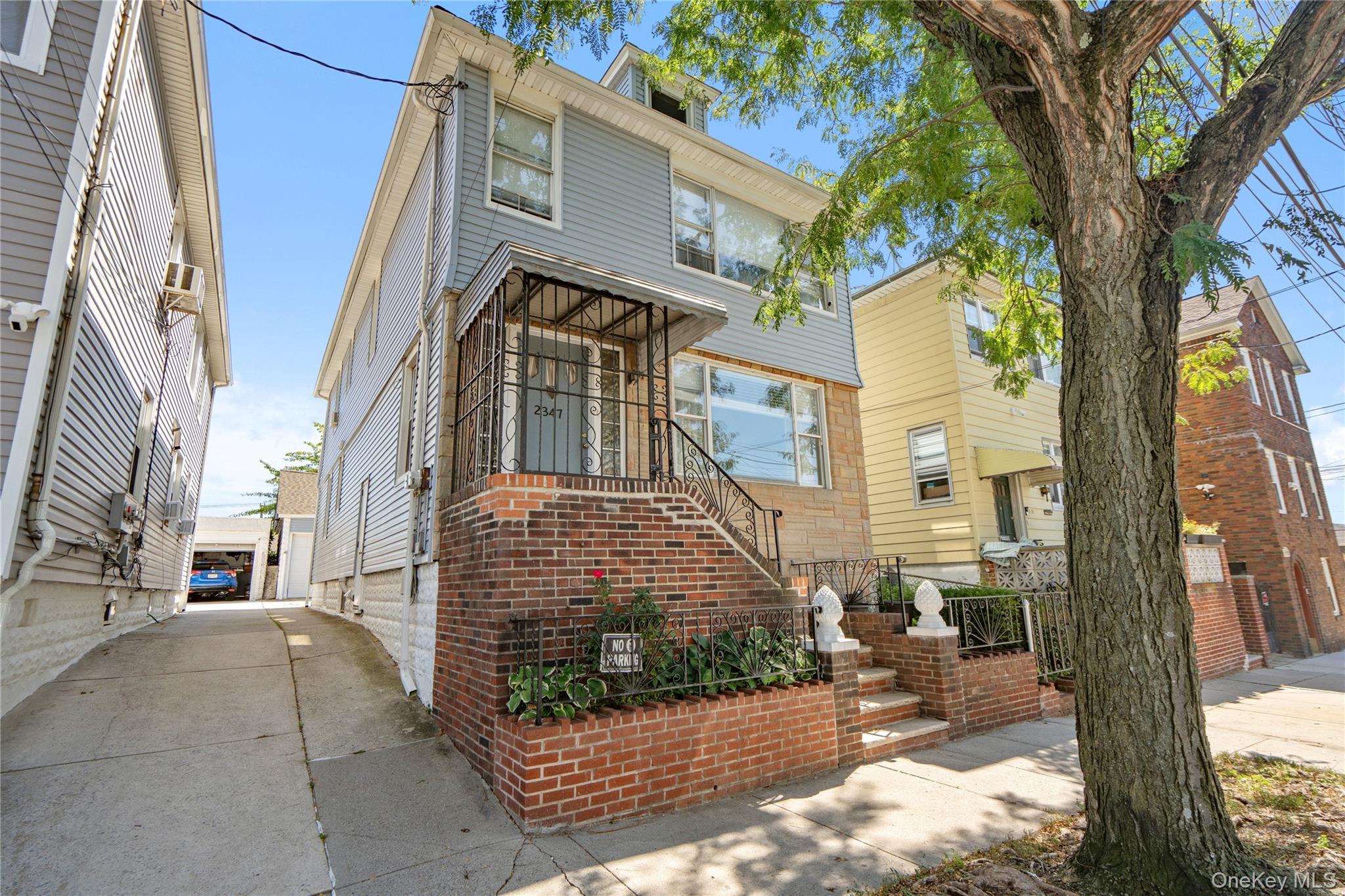2347 125th Street Property Photo 1