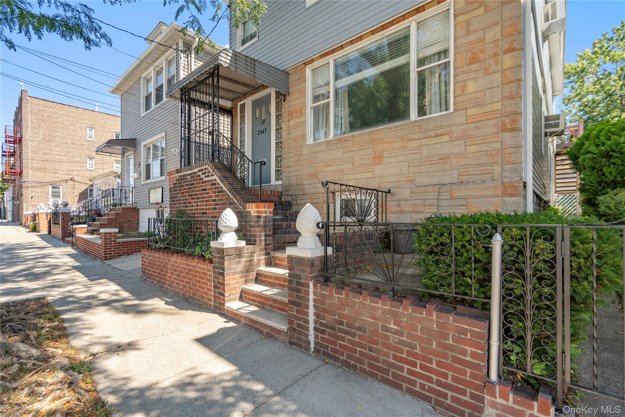 2347 125th Street Property Photo 2