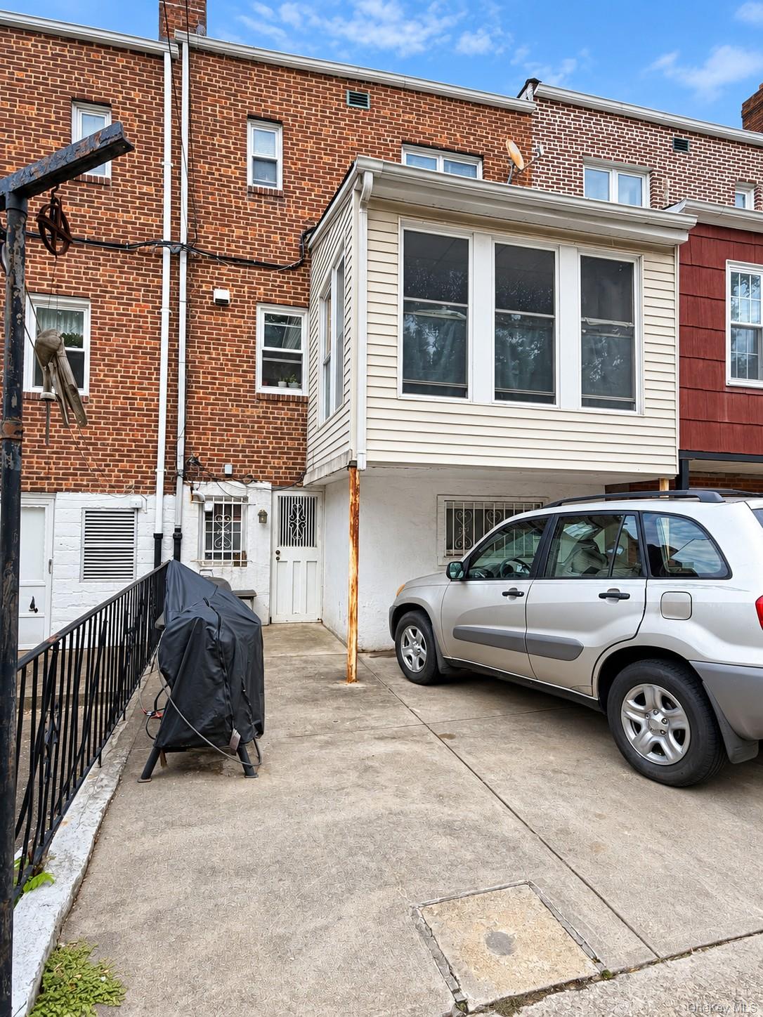 5262 79th Street Property Photo 2