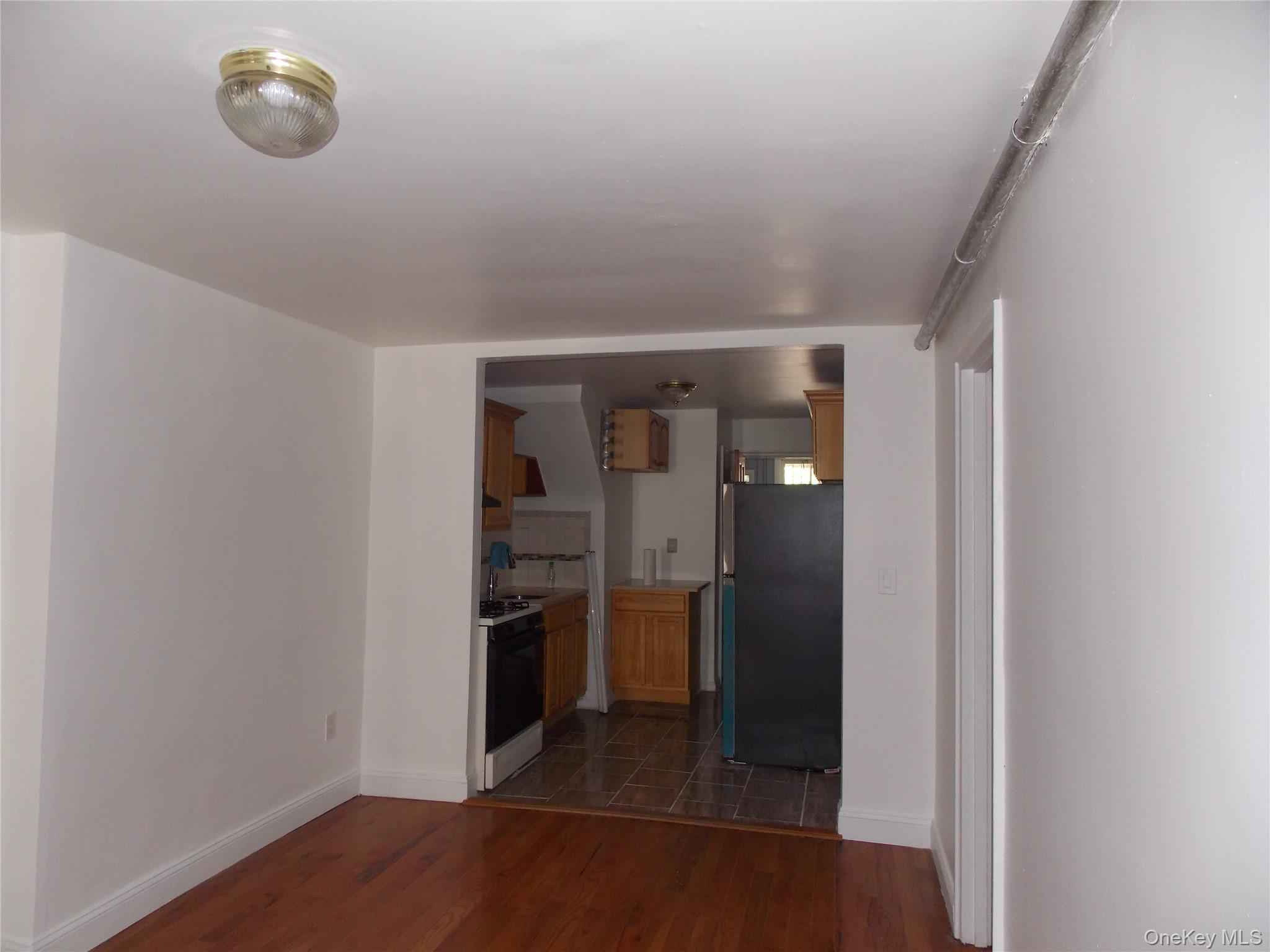 2927 Throop Avenue Property Photo 3