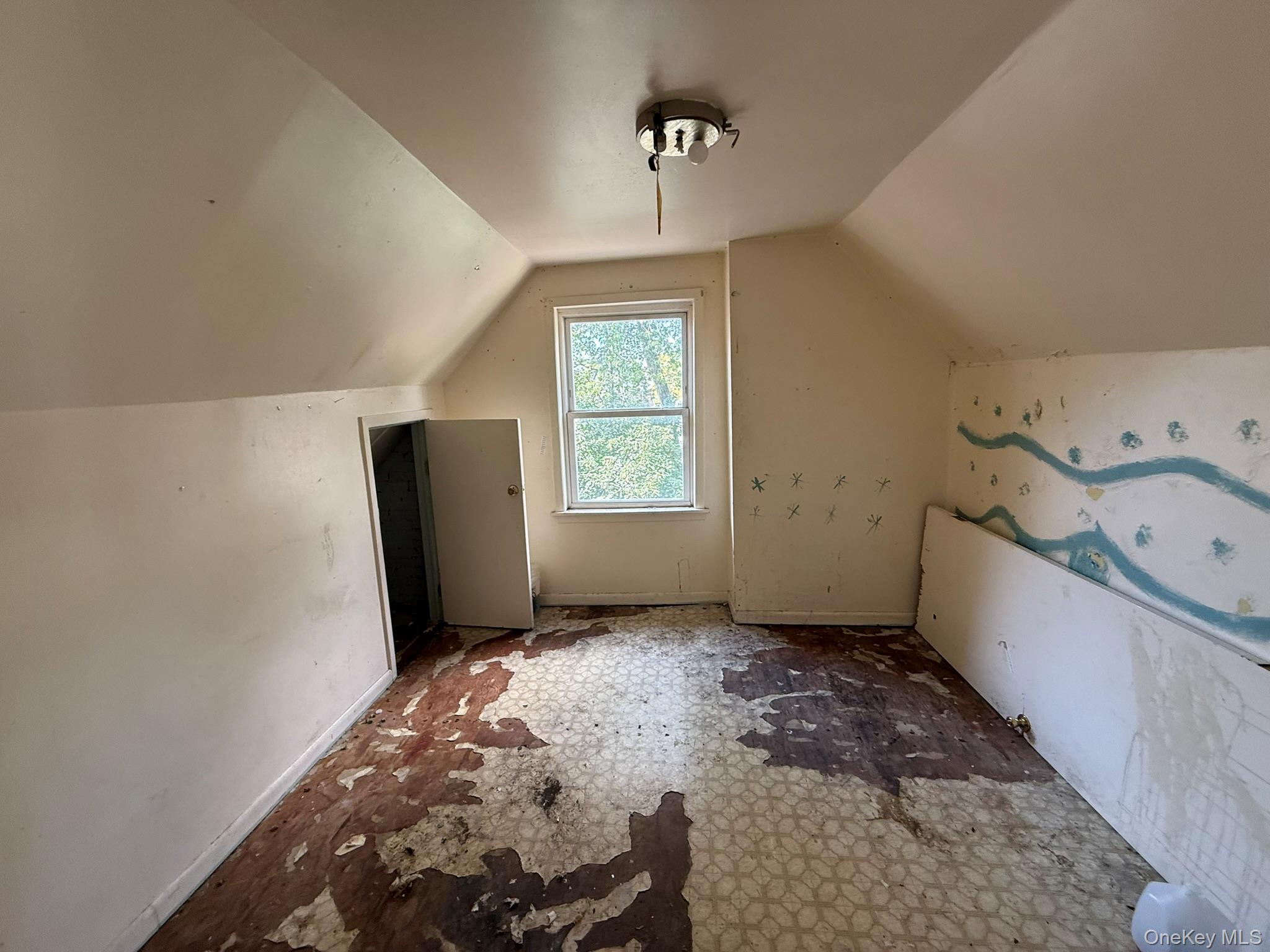332 S 6th Avenue Property Photo 11