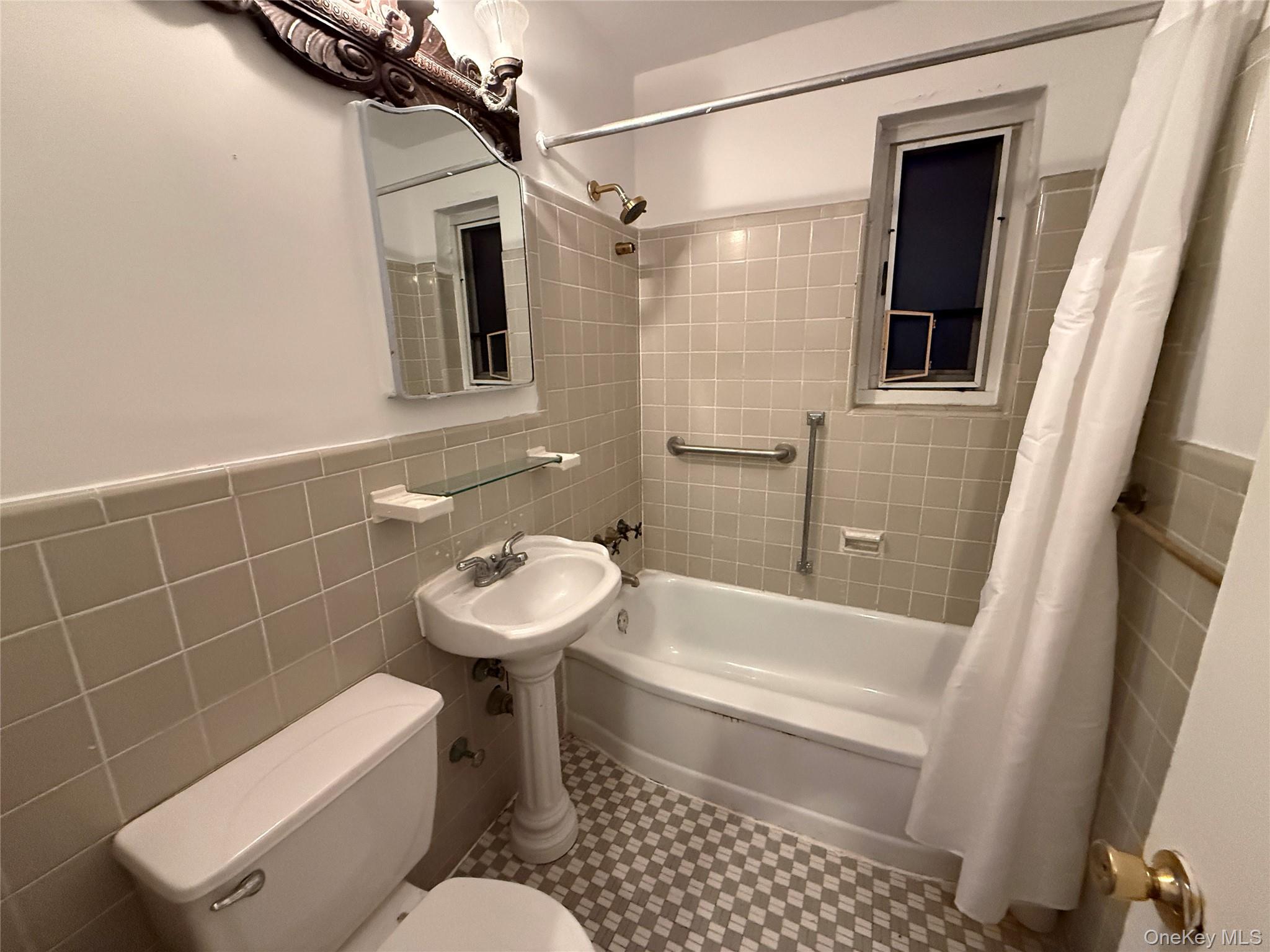220-20 Stronghurst Avenue 20 Property Photo 8