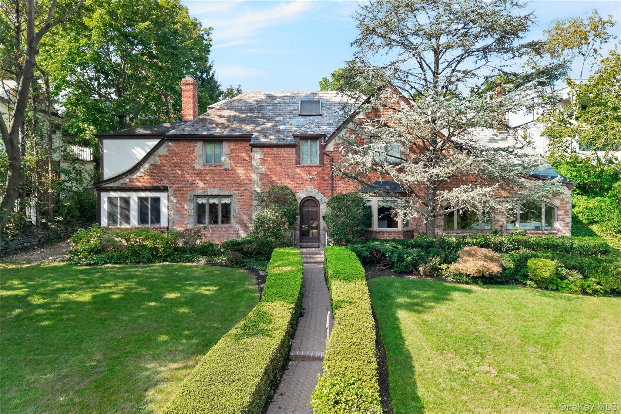 4 Parkwood Drive Property Photo 1