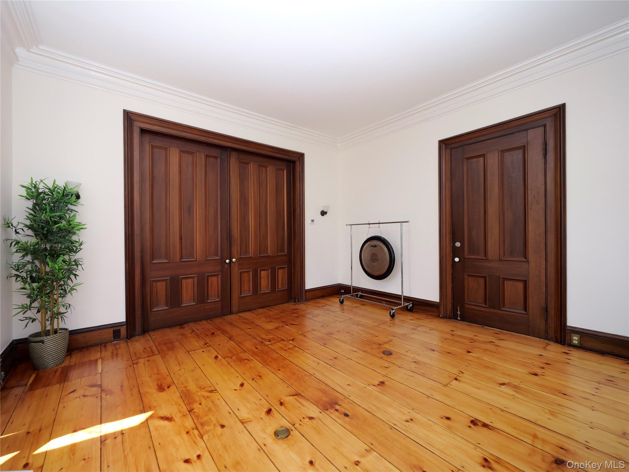 197 Grand Street Property Photo 8