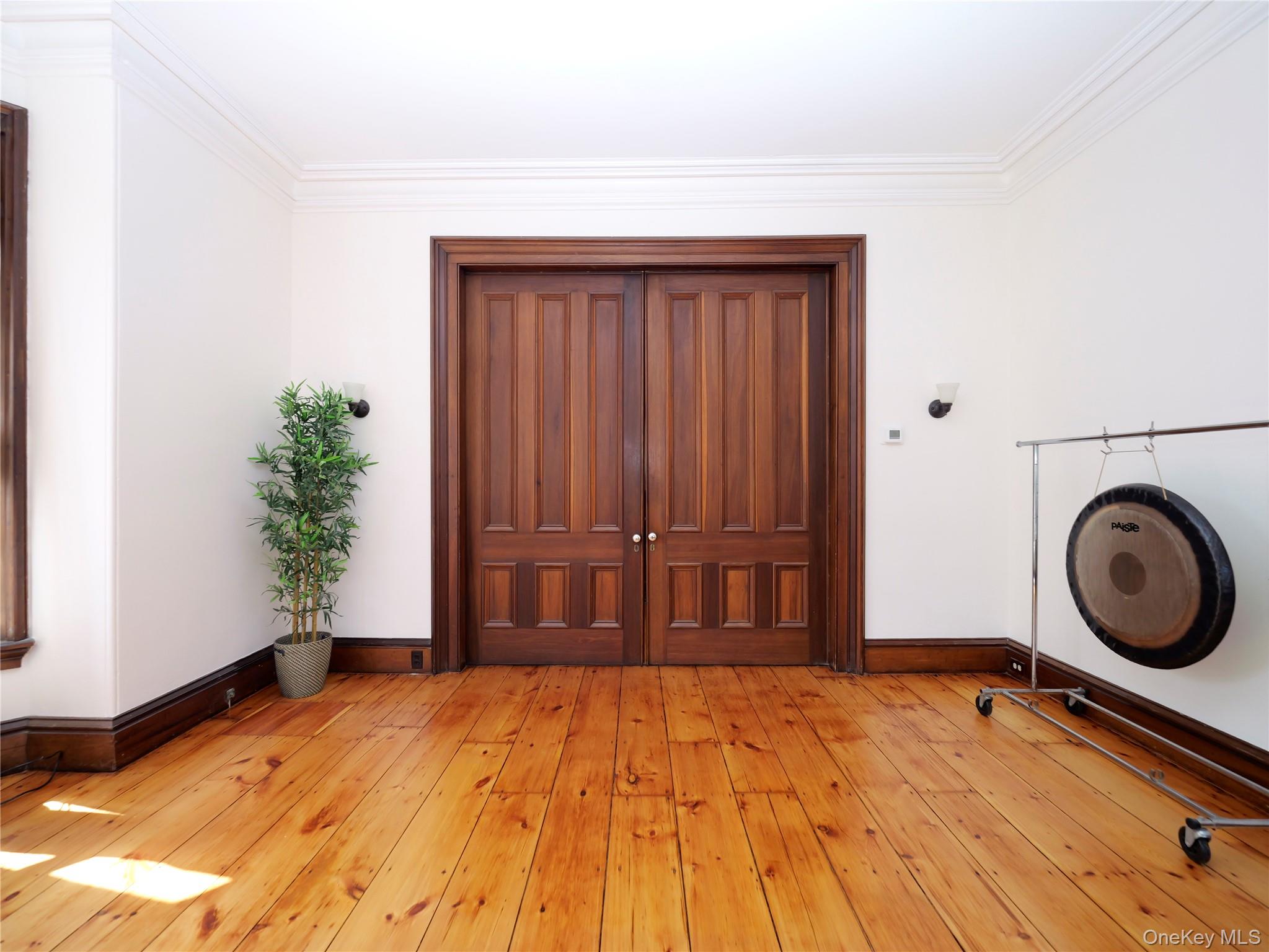 197 Grand Street Property Photo 9