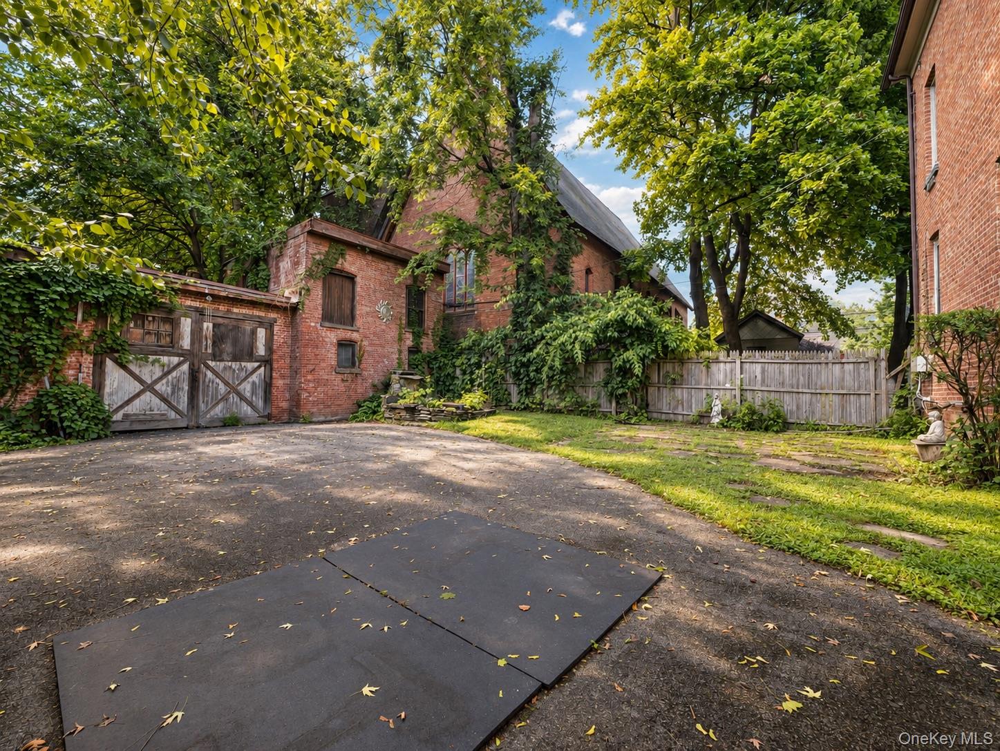197 Grand Street Property Photo 32