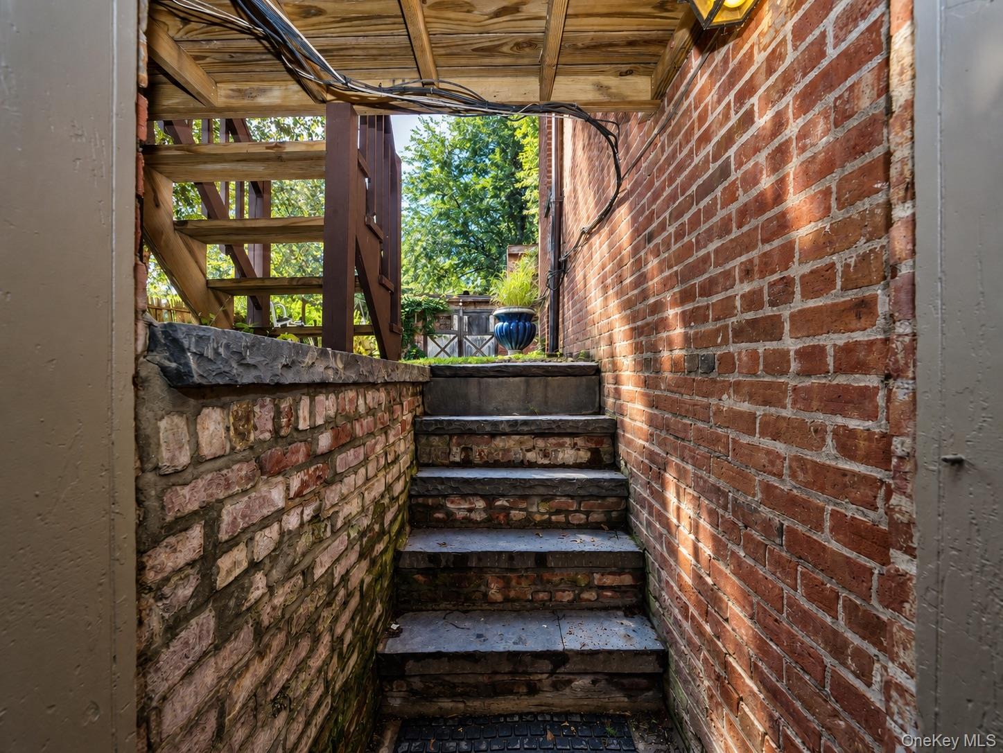 197 Grand Street Property Photo 35
