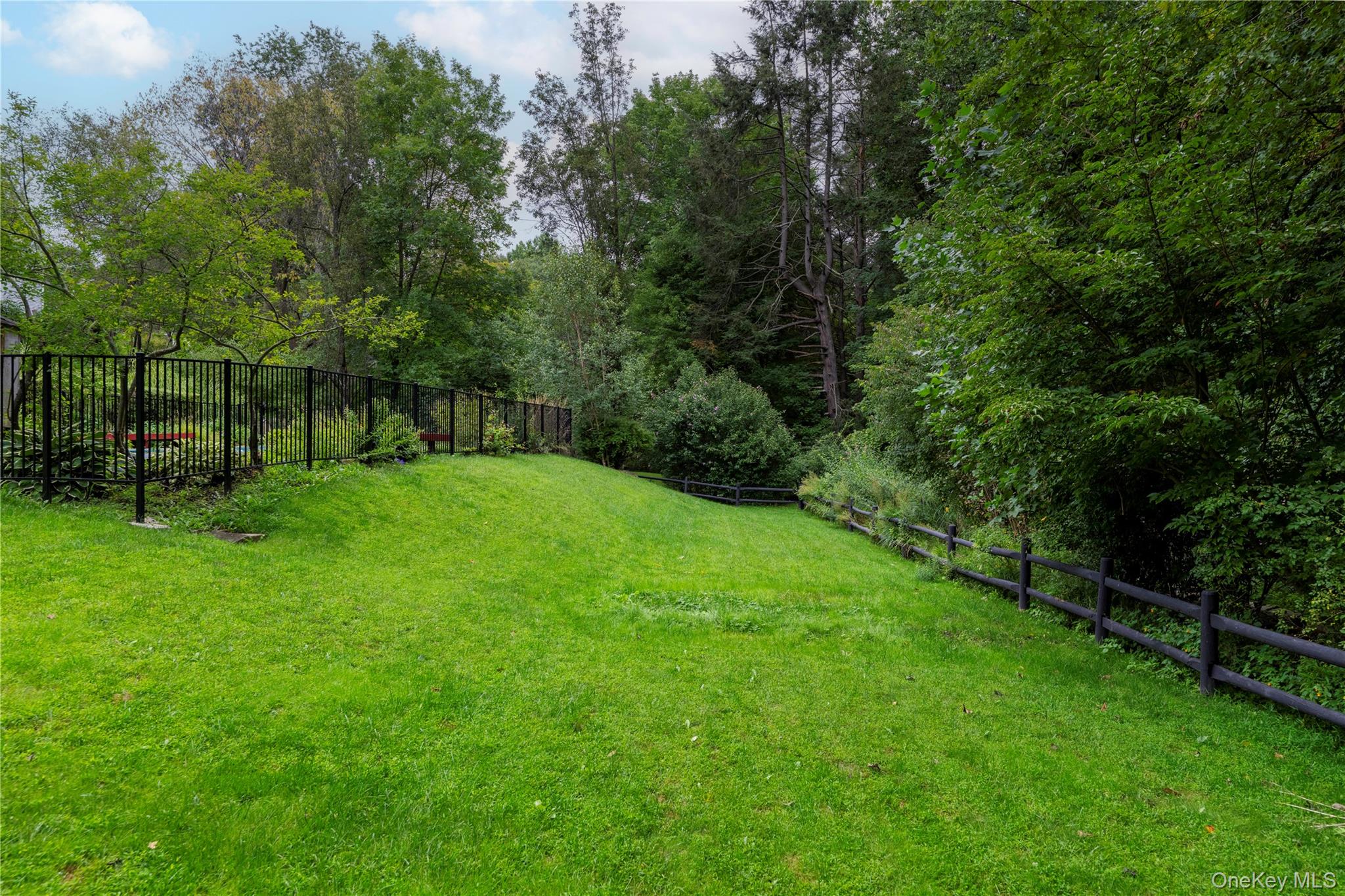 52 Friendly Road Property Photo 13