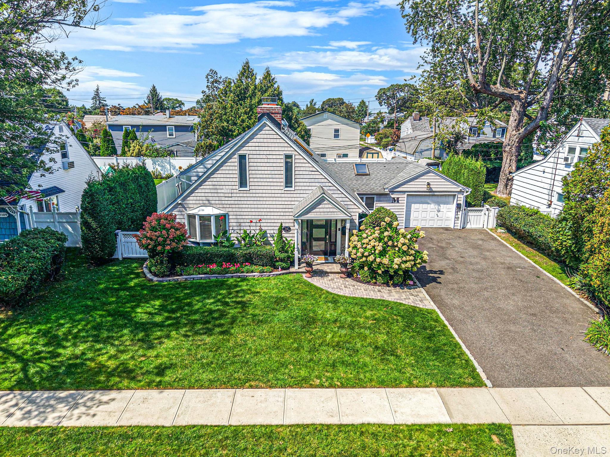 2115 Randall Avenue Property Photo 1