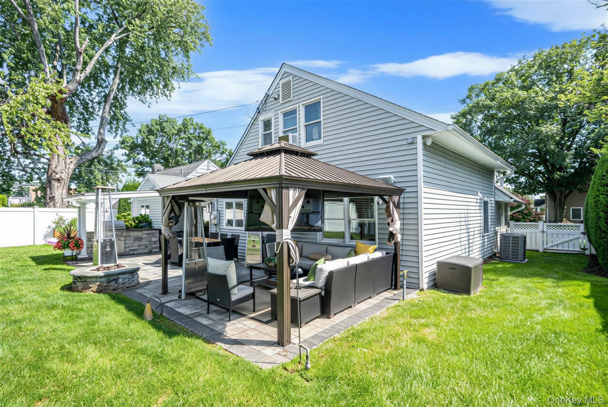 2115 Randall Avenue Property Photo 35