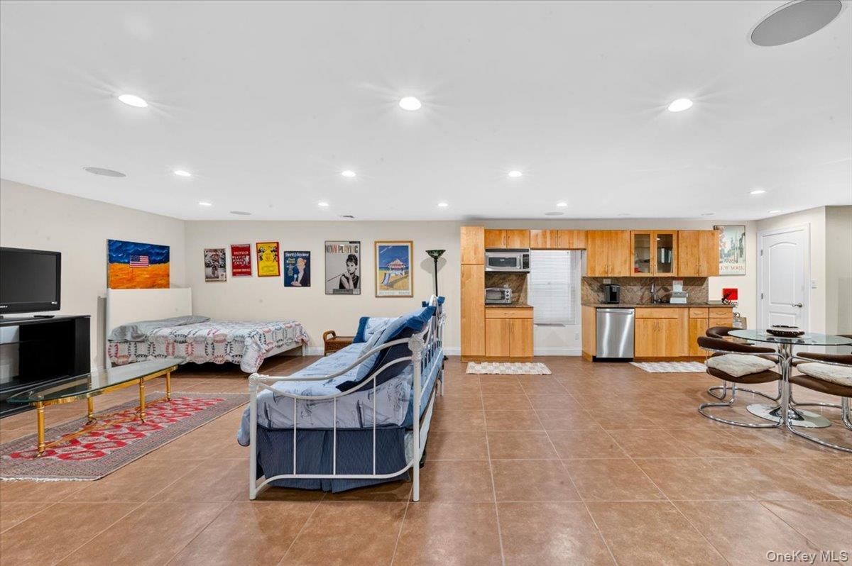 81 Montgomery Boulevard Property Photo 32