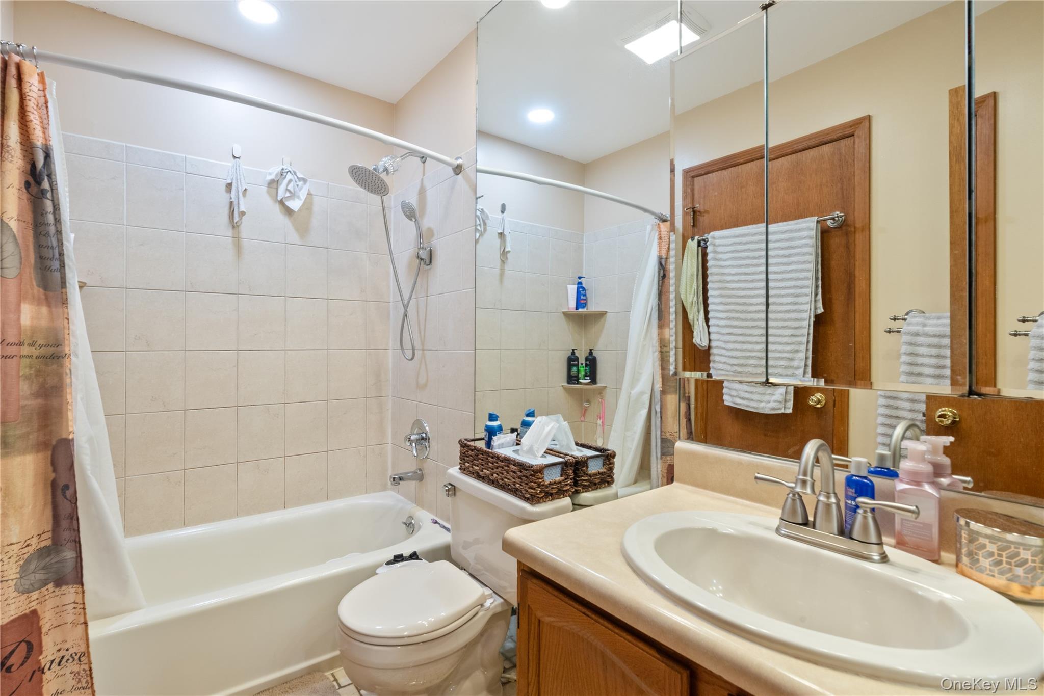 6 Hamlet Court Property Photo 24