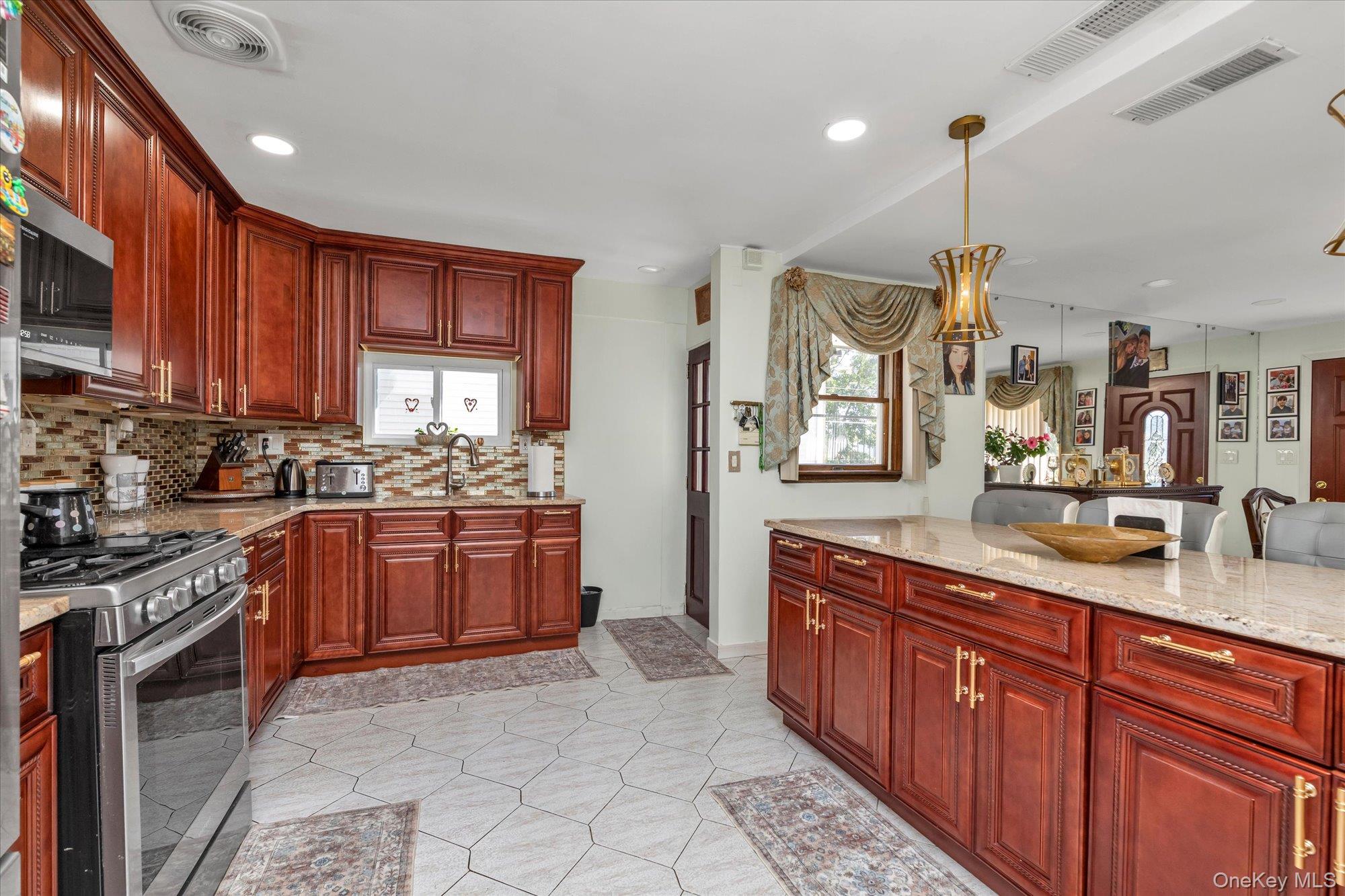 15 Hudson Avenue Property Photo 8