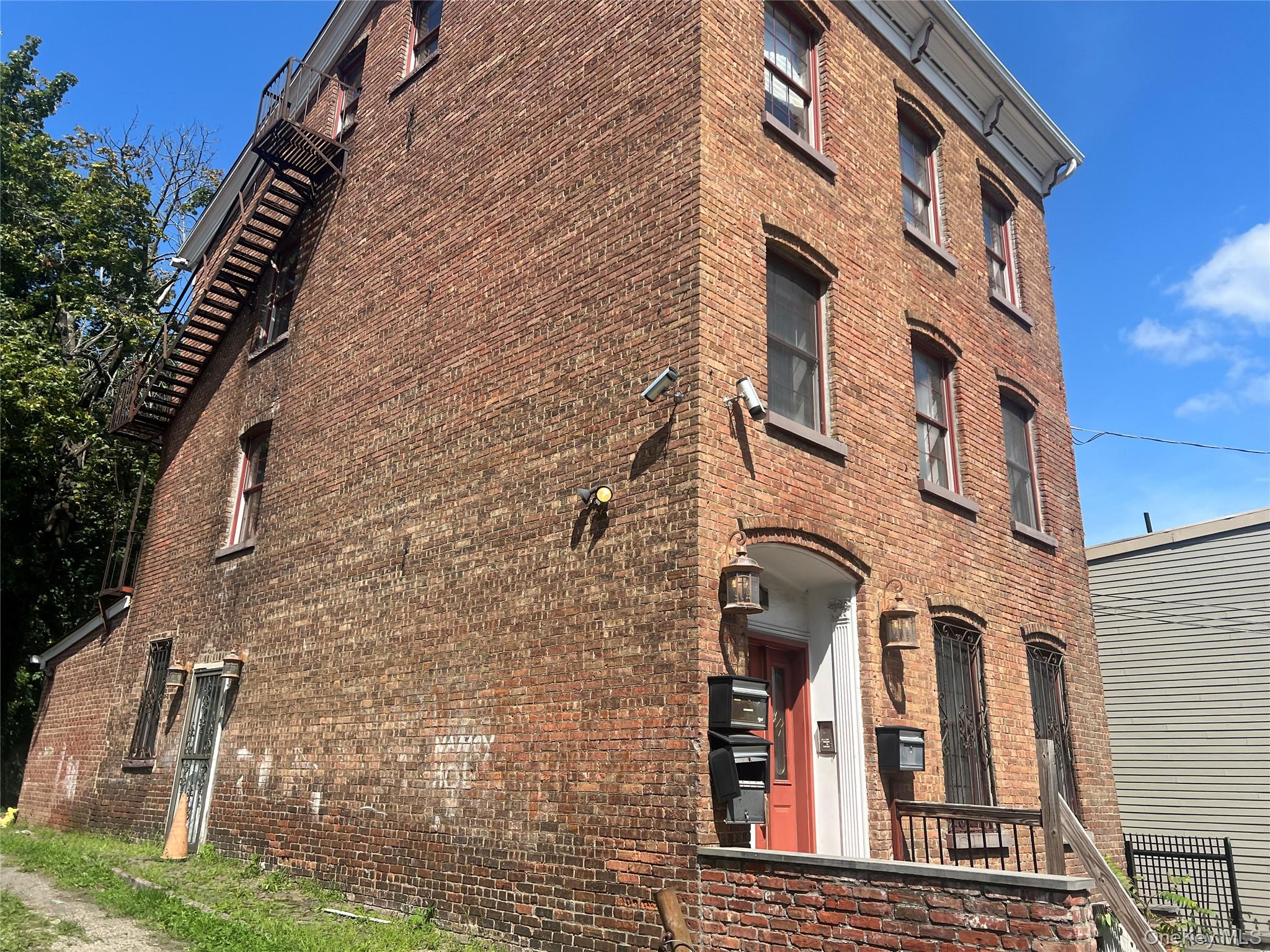 160 Ann Street Property Photo 4