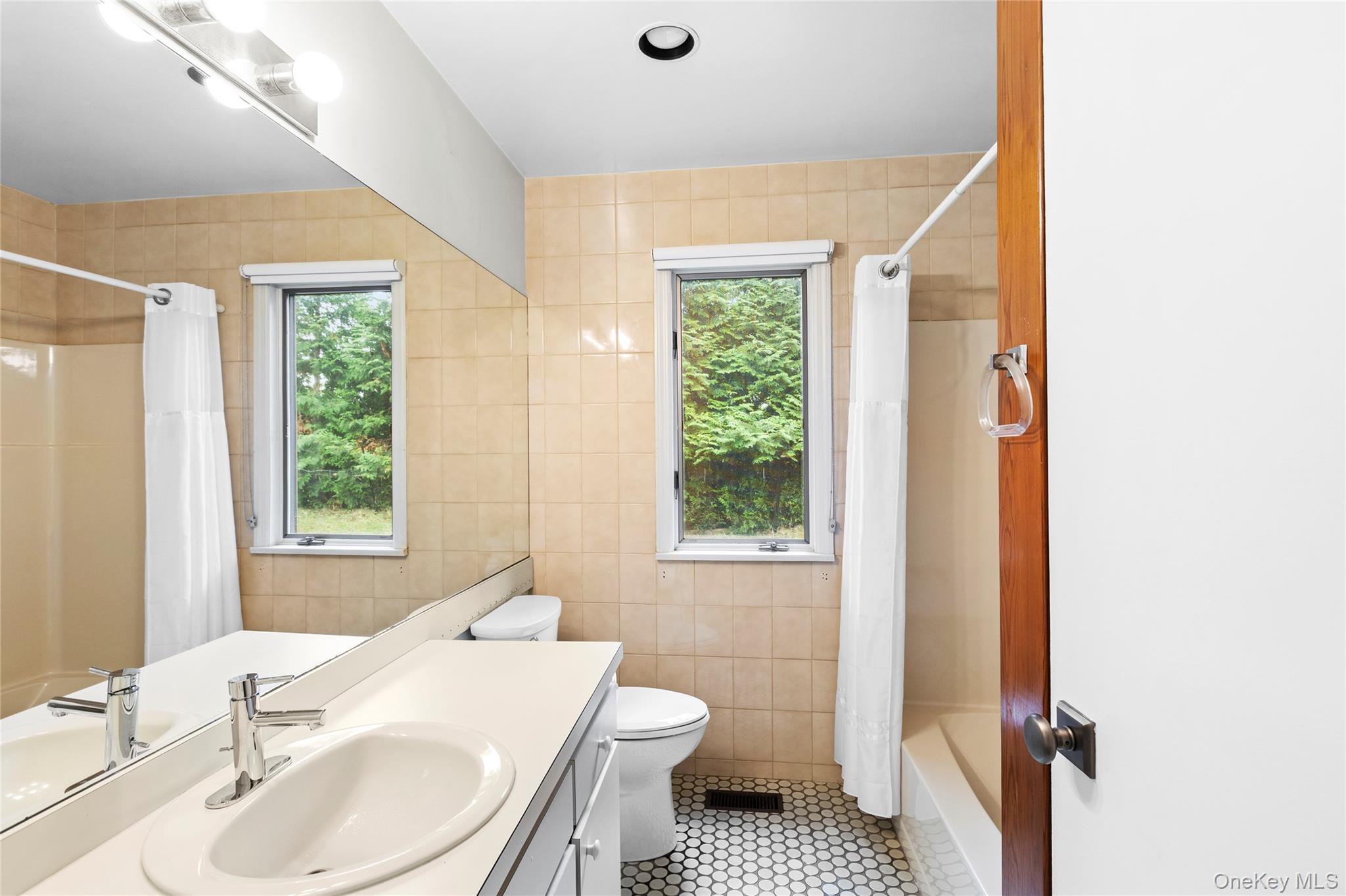 422 Montauk Highway Property Photo 12
