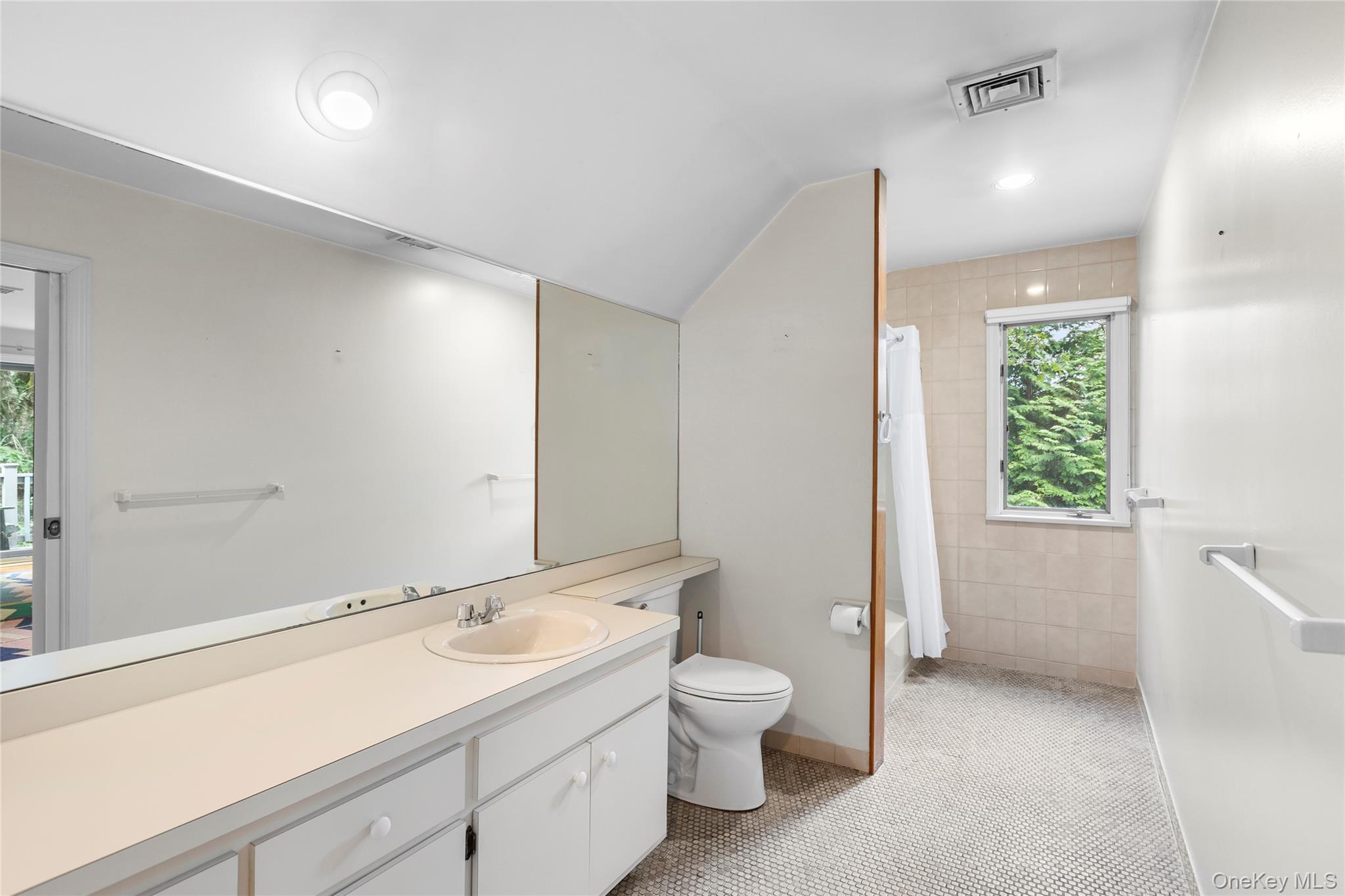 422 Montauk Highway Property Photo 15