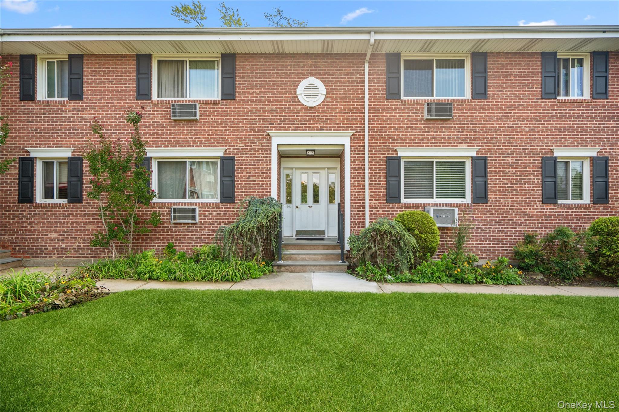 200 Merrick Road L Property Photo 1