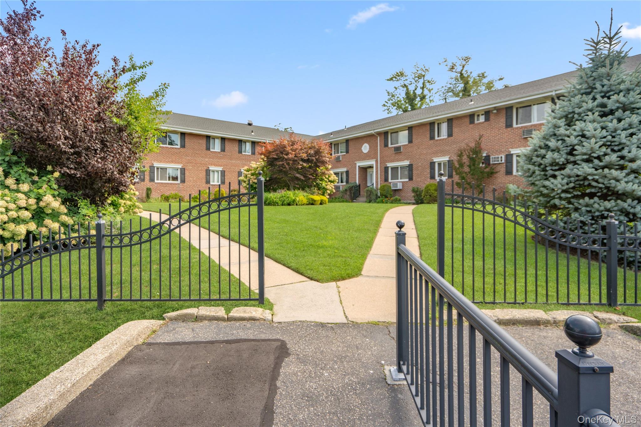 200 Merrick Road L Property Photo 4