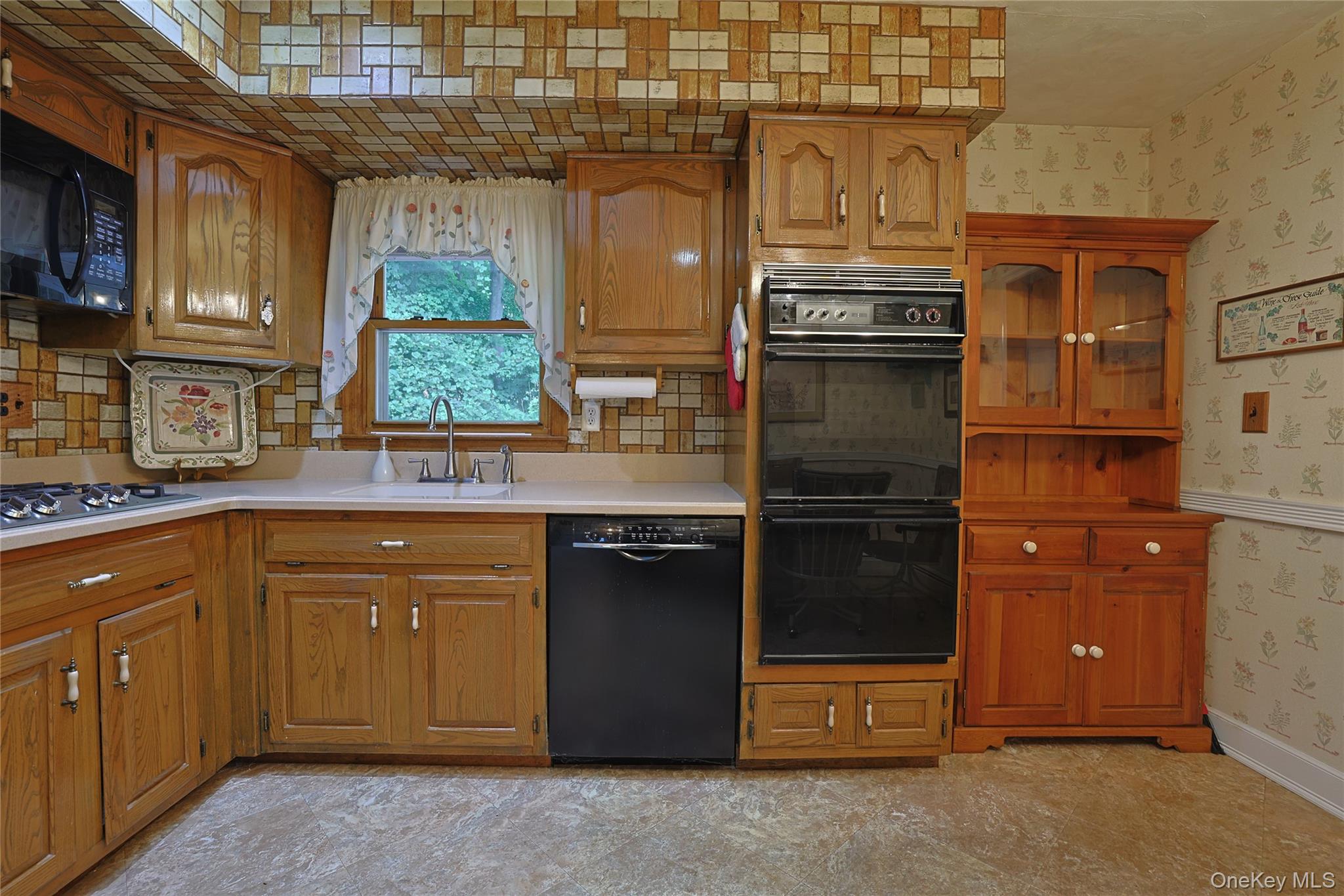 60 Gerardine Place Property Photo 12