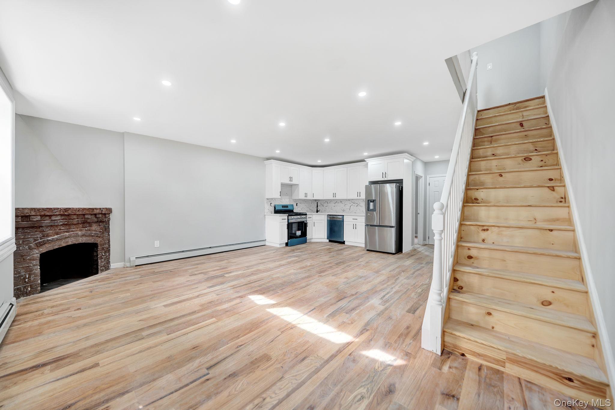 21933 Edgewood Avenue Property Photo 4