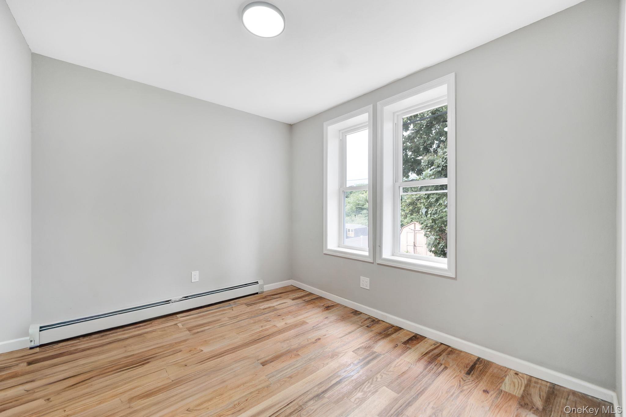 21933 Edgewood Avenue Property Photo 8