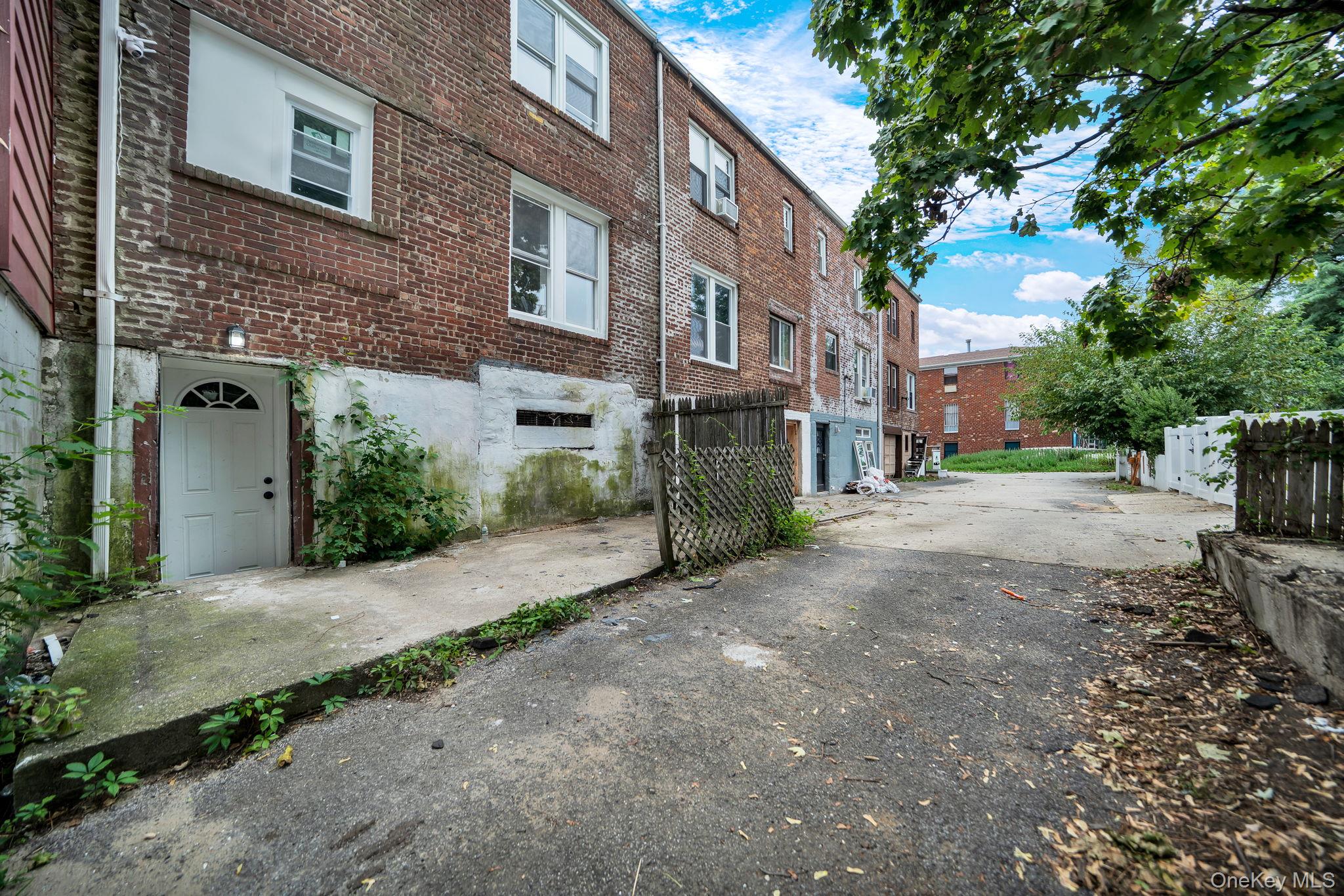 21933 Edgewood Avenue Property Photo 23