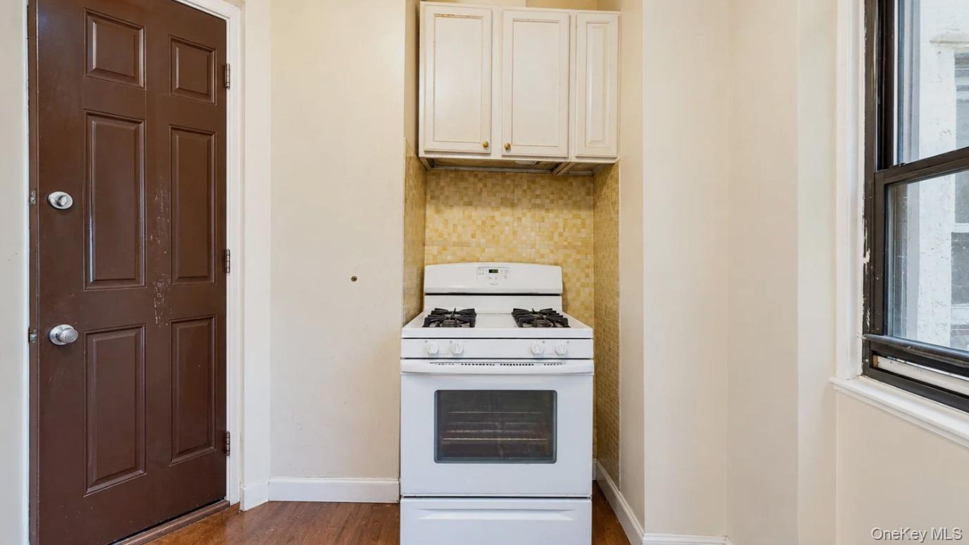 9752 75th Street A23 Property Photo 4