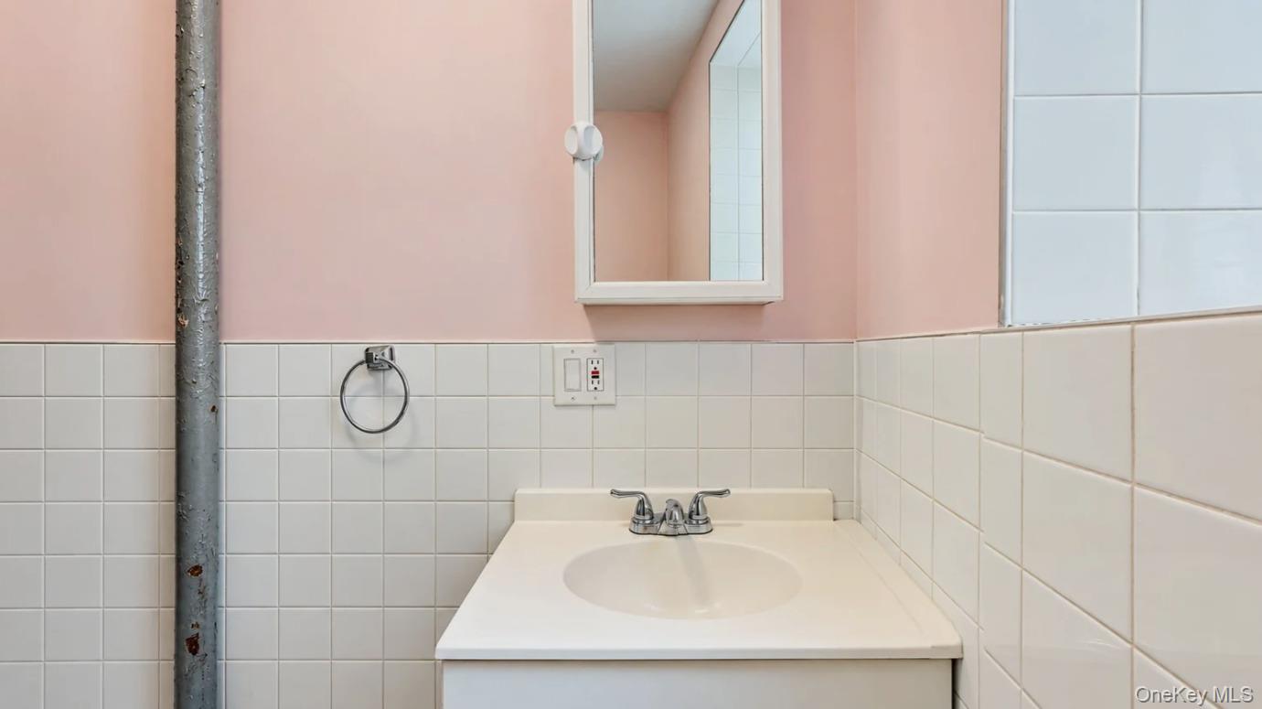 9752 75th Street A23 Property Photo 12