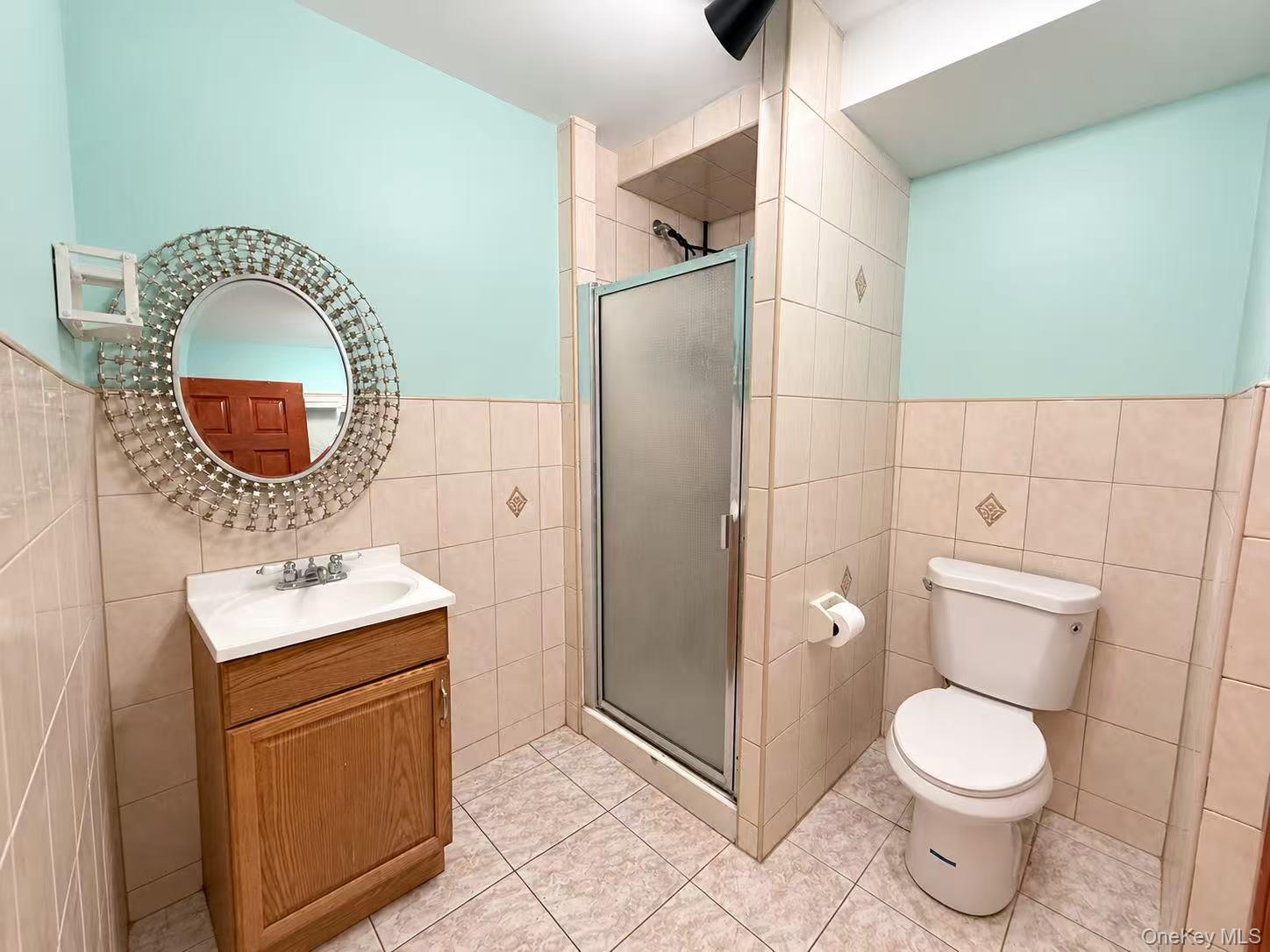 998 Crescent Street Property Photo 8