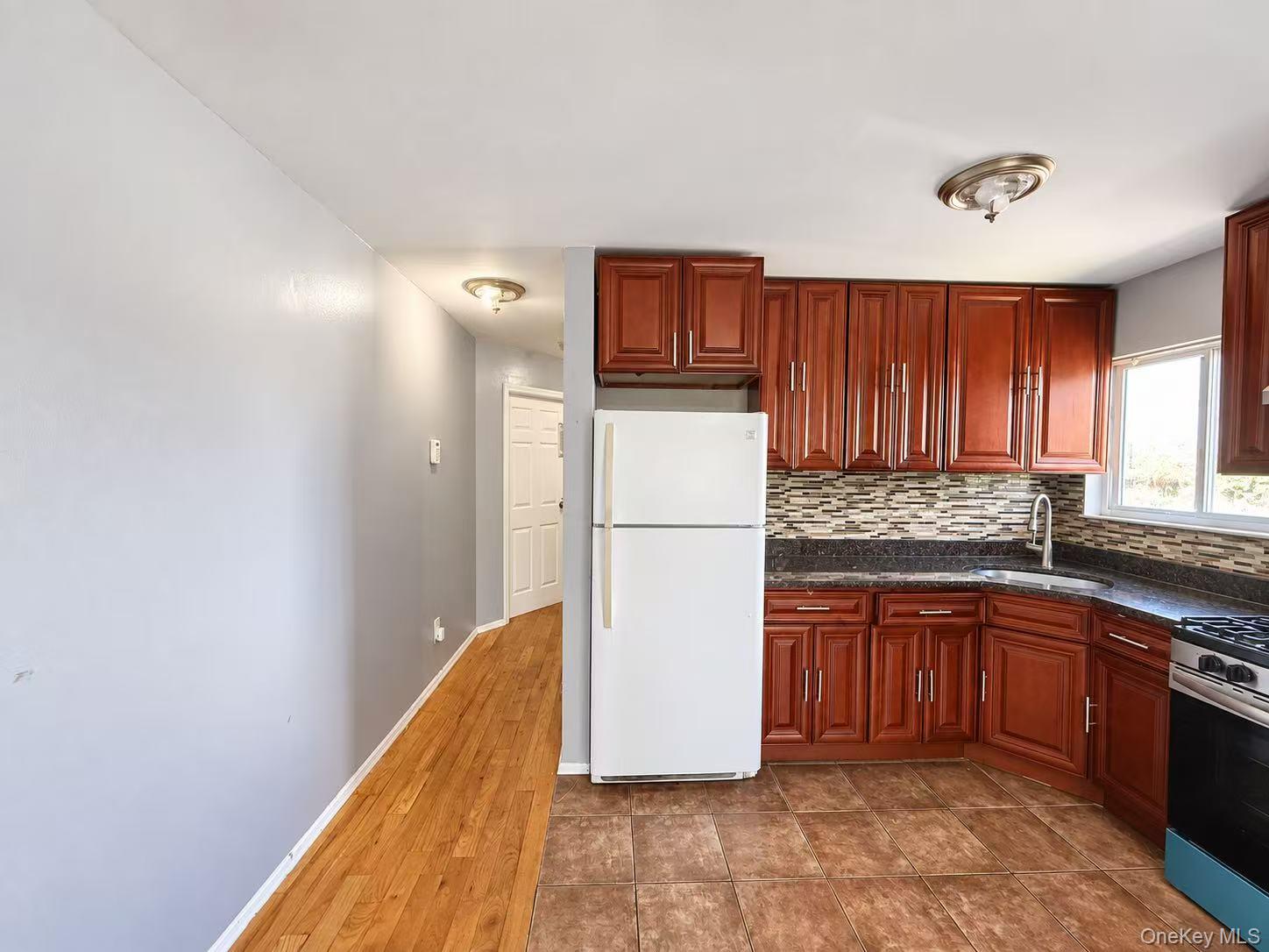 998 Crescent Street Property Photo 15