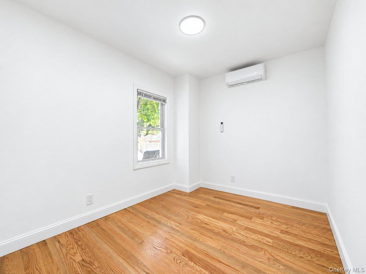 122-19 Lucas Street Property Photo 20
