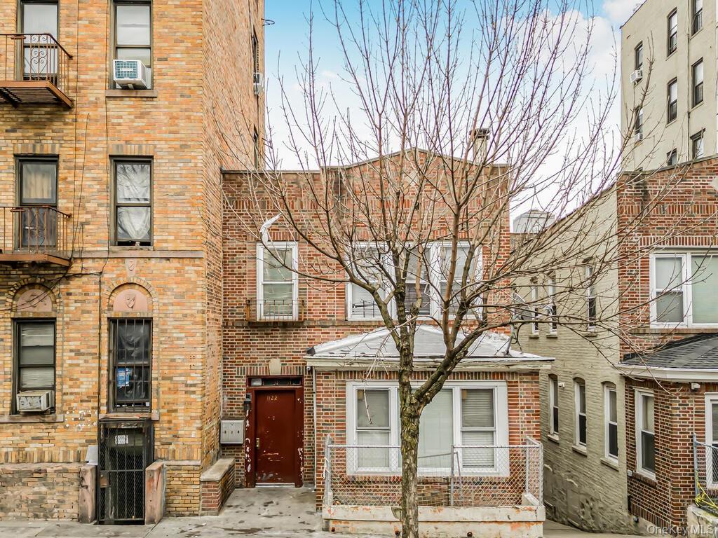 1122 Anderson Avenue Property Photo 3