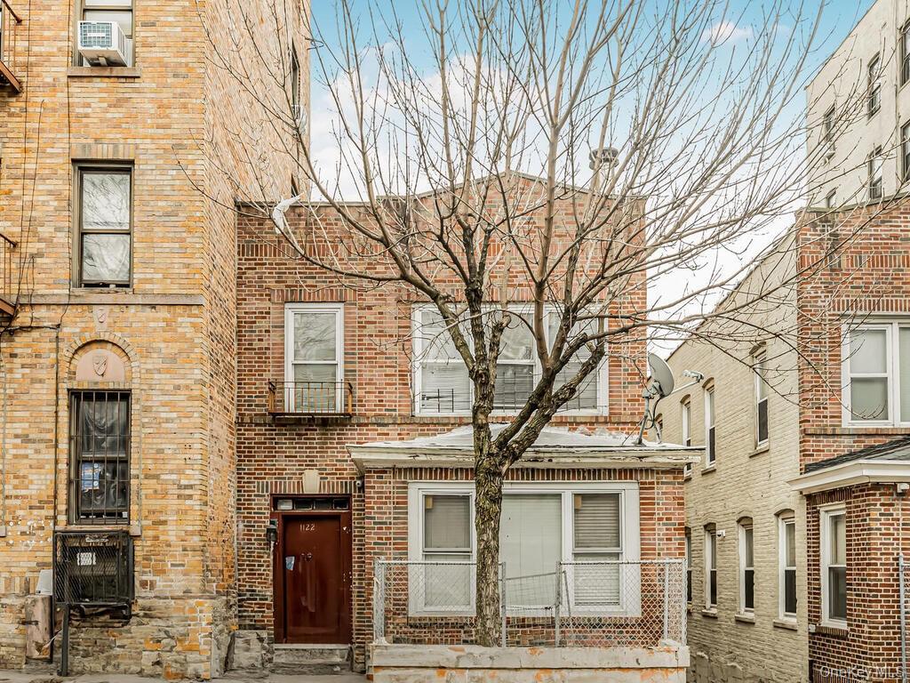 1122 Anderson Avenue Property Photo 7