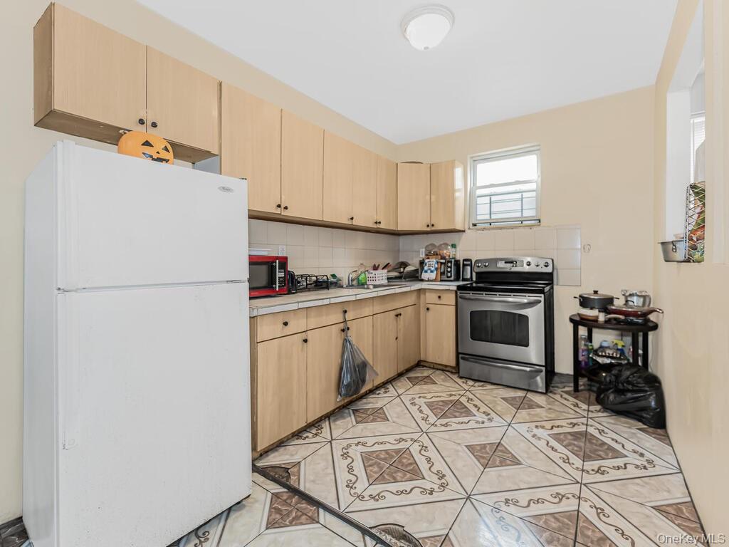1122 Anderson Avenue Property Photo 14