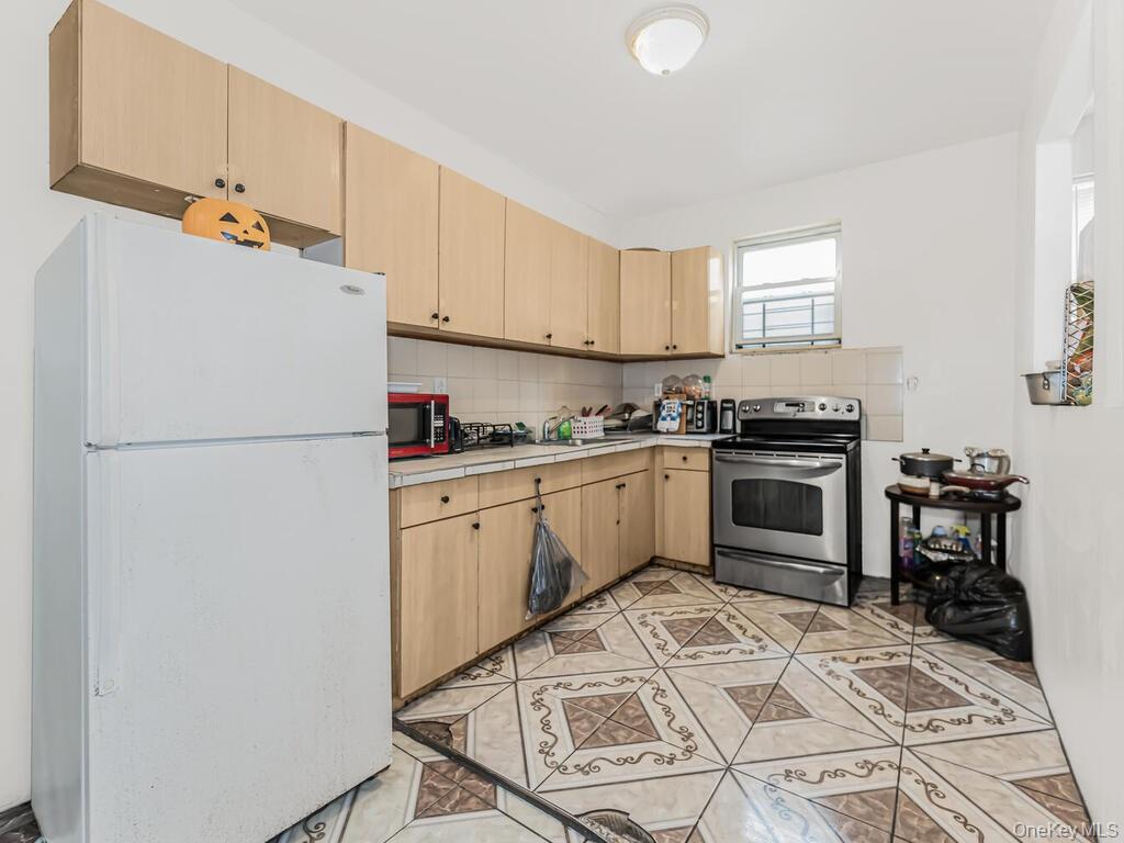 1122 Anderson Avenue Property Photo 15
