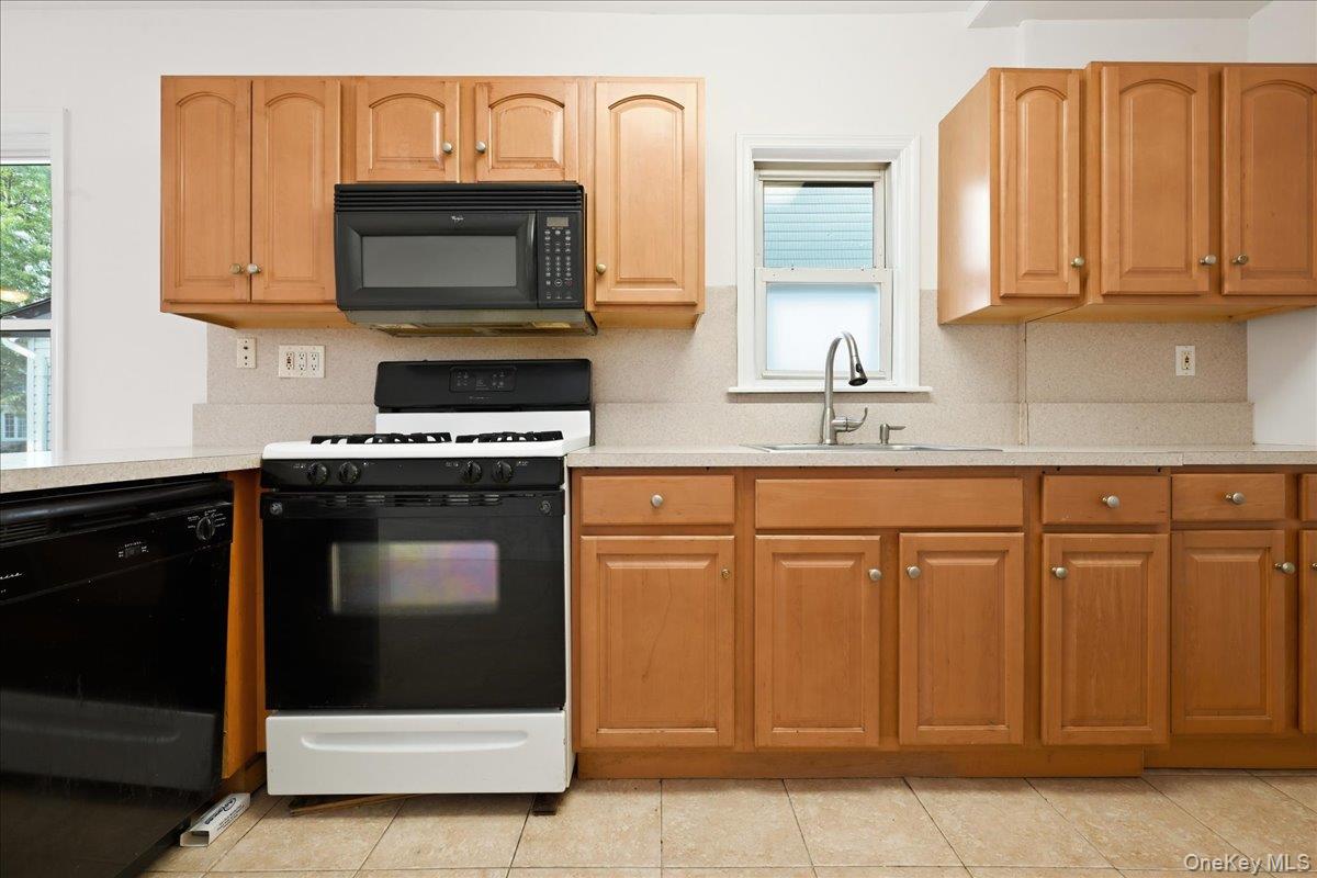 22237 Edmore Avenue Property Photo 7