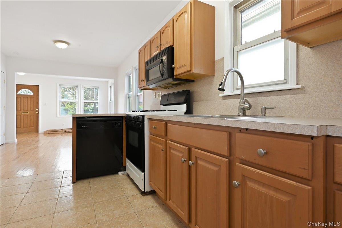 22237 Edmore Avenue Property Photo 8