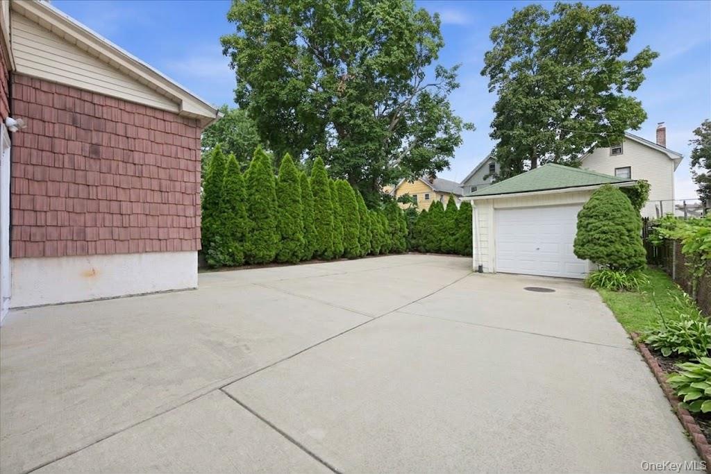 22237 Edmore Avenue Property Photo 25