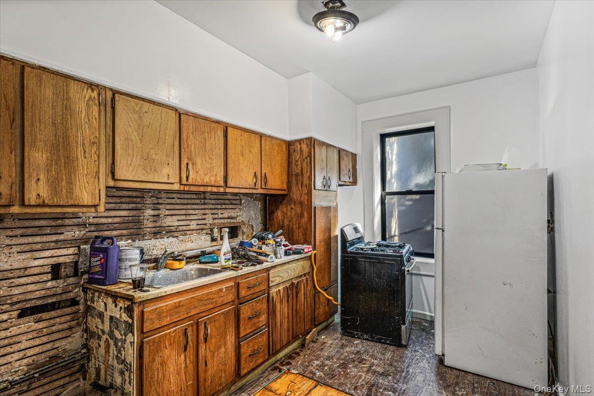 305 Rogers Avenue 1 Property Photo 22