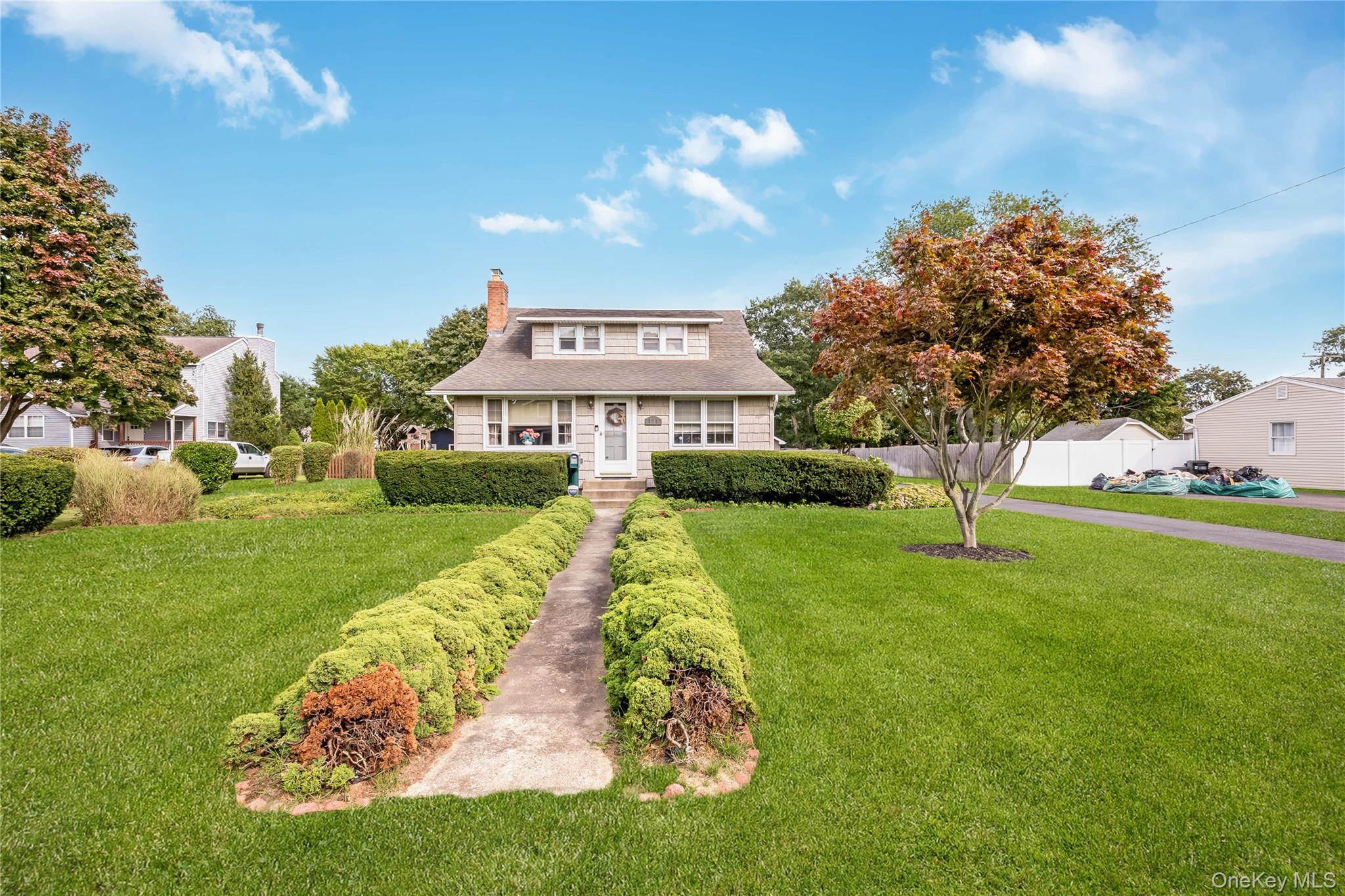 515 Gillette Avenue Property Photo 1