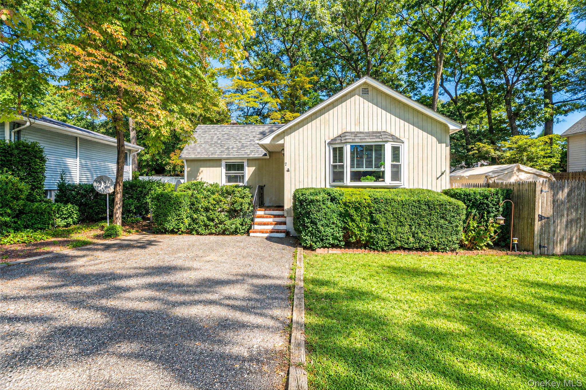 7 Beacon Drive Property Photo 1