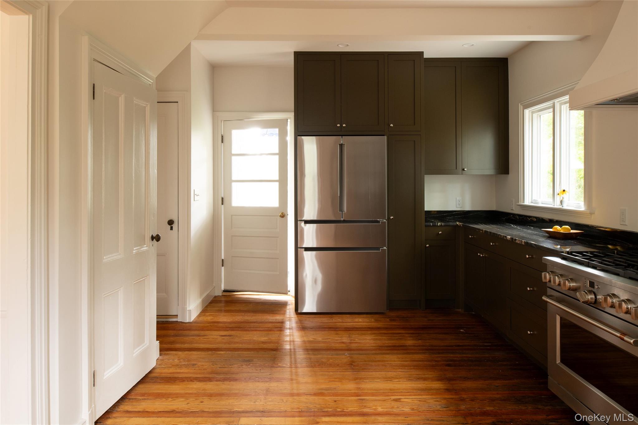 42-44 Montgomery Street Property Photo 22