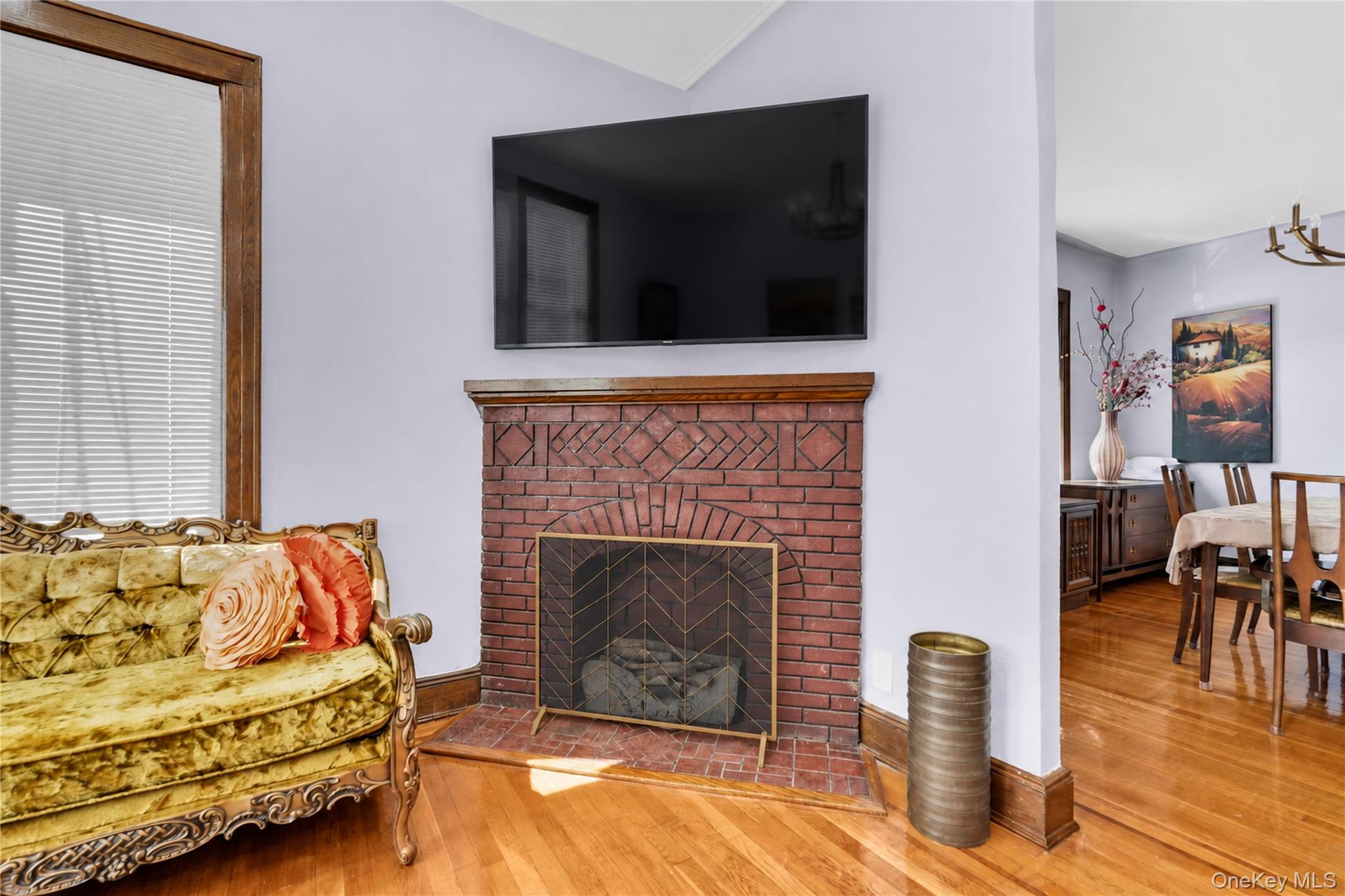 204-11 Murdock Avenue Property Photo 5