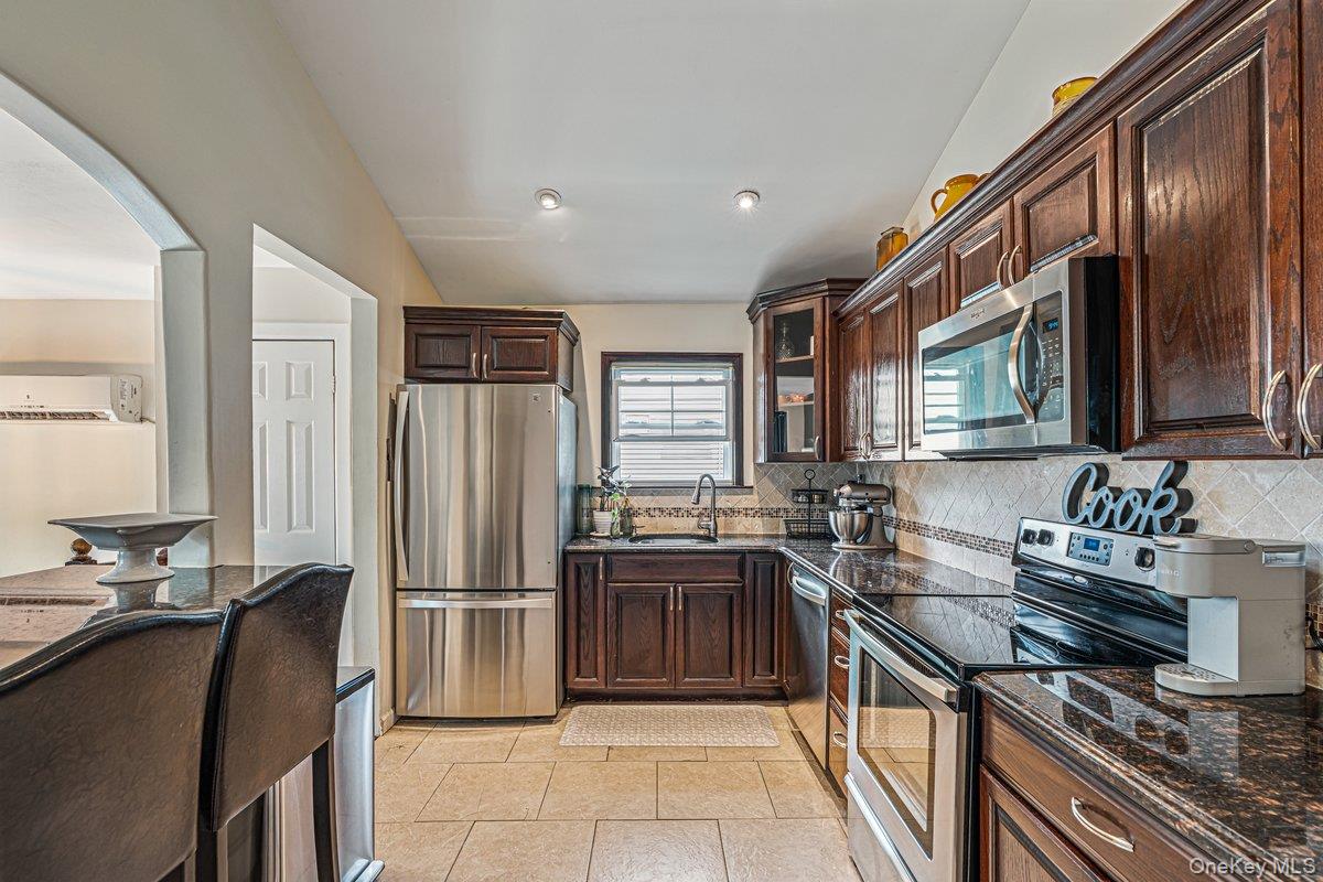 115 Margaretta Avenue Property Photo 4