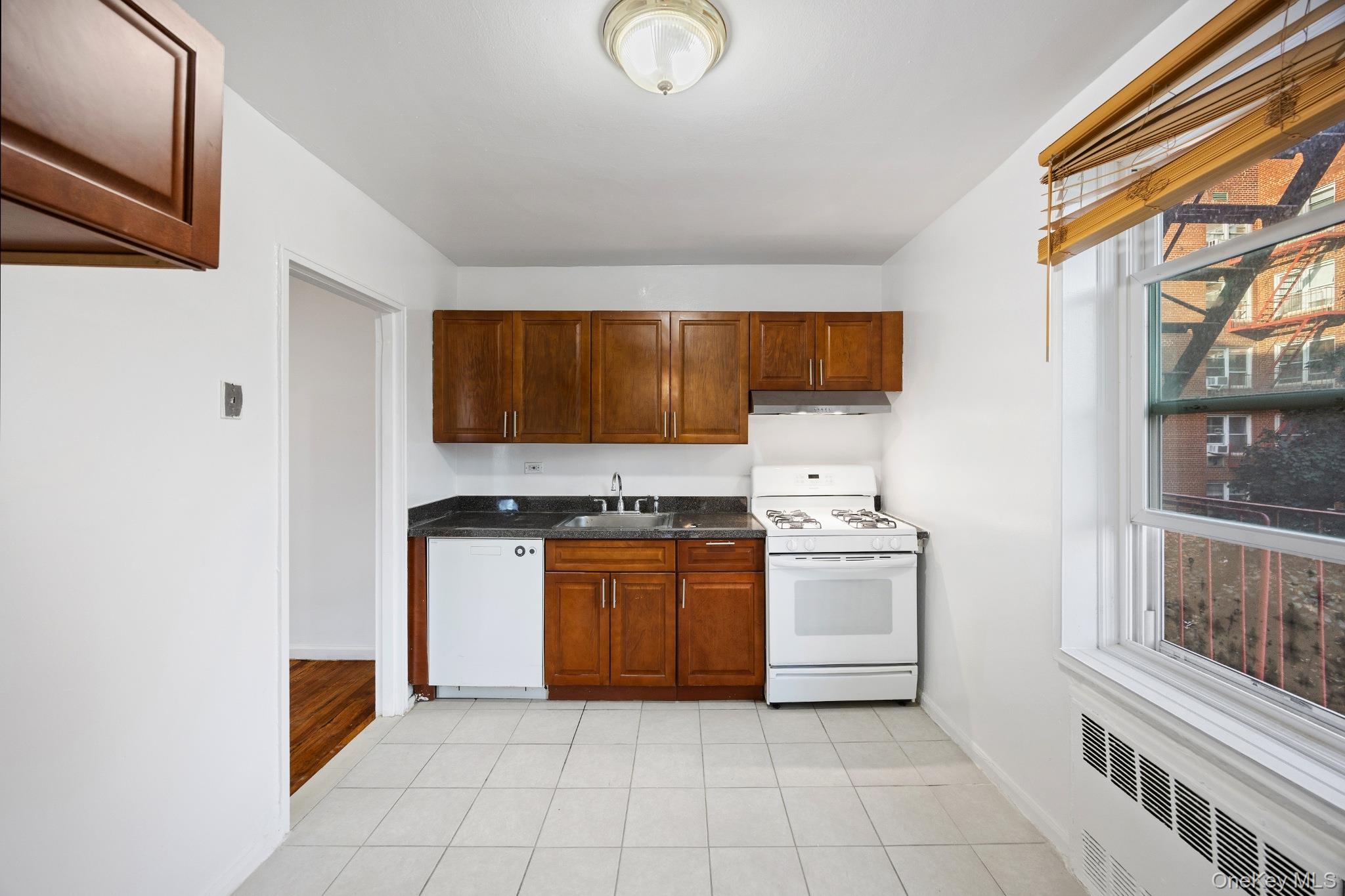63-11 Queens Boulevard D3 Property Photo 5